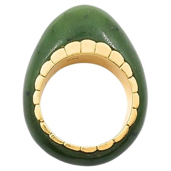 Anello Vintage By in oro 14k con cupola di giada in vendita