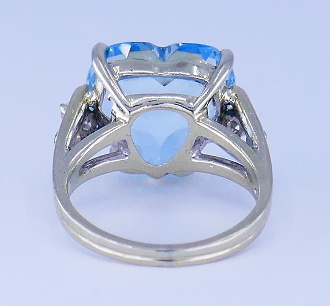 Vintage Ring 14k White Gold Aquamarine Diamond Cocktail Ring For Sale 4
