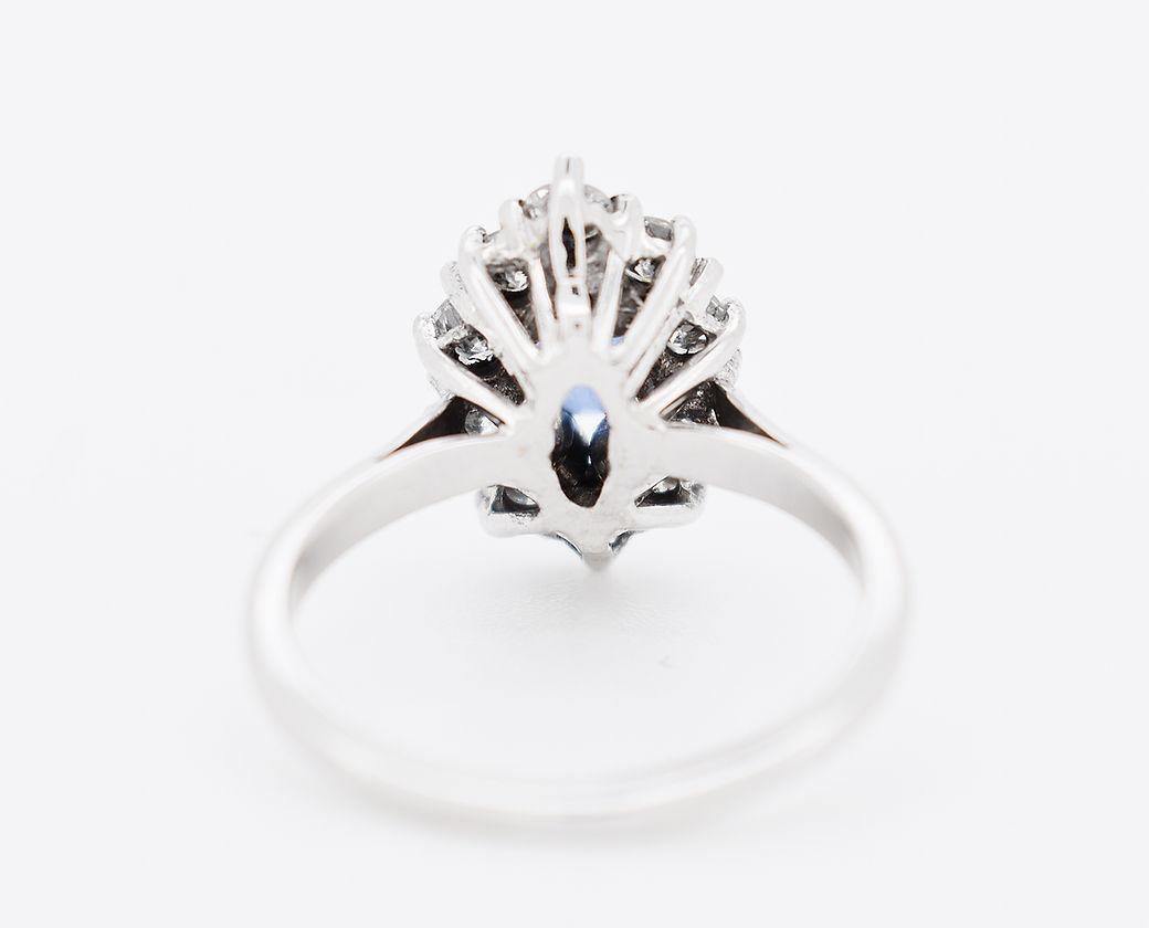 Contemporain Bague vintage en or 18 carats, saphir naturel et diamants, c. 1970 en vente