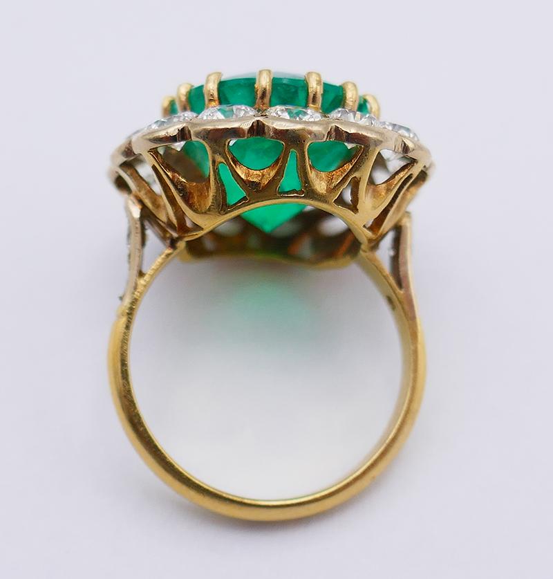 Vintage Ring 18k Gold Colombian Emerald GRS Report Diamond Cocktail French For Sale 2