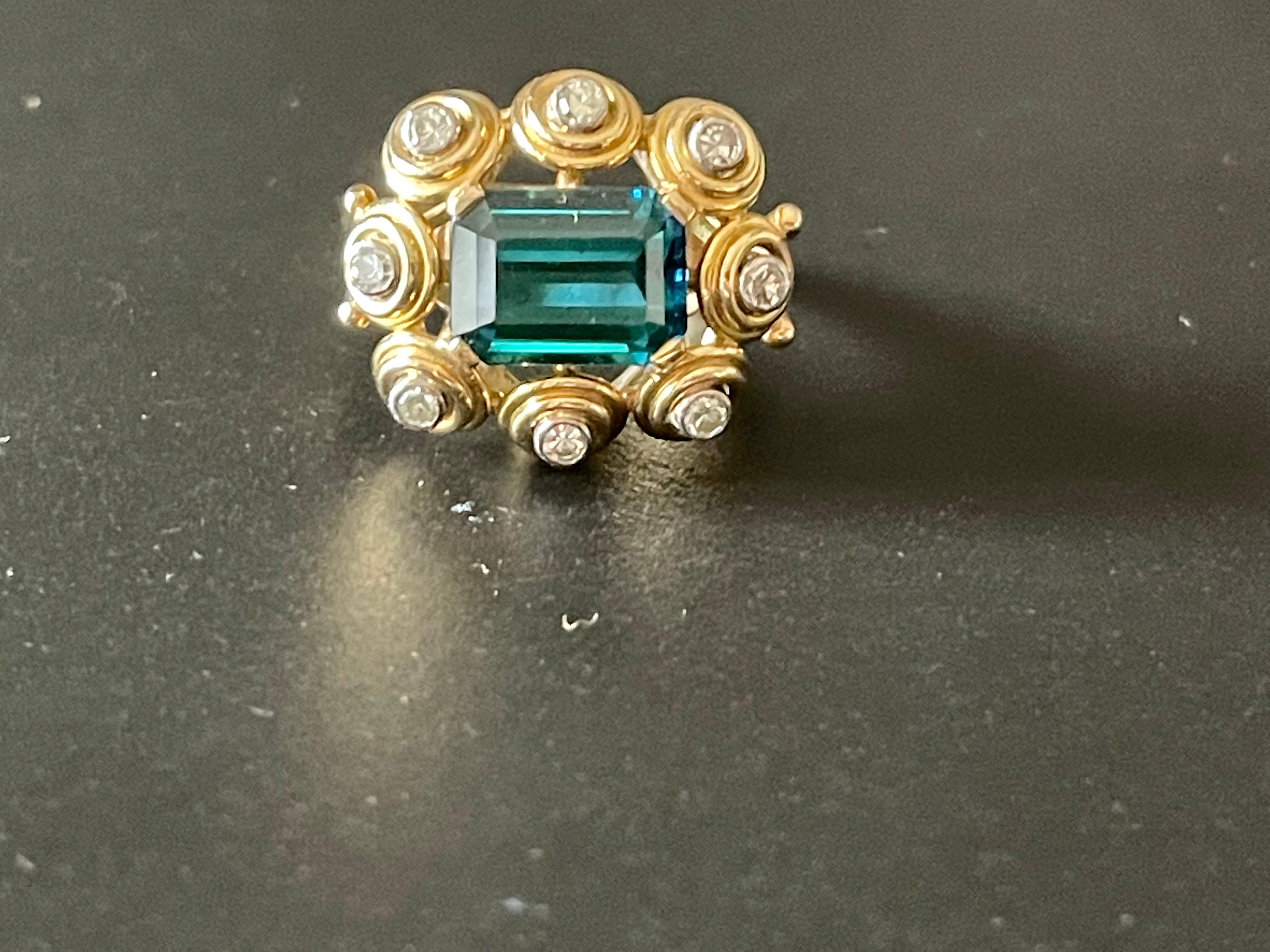 Beautiful 18 K yellow Gold Ring featuring a emearld cut Indicolite Tourmaline weighing approximately 3.50 ct surrounded by 8 brillinat cut Diamonds weighing approximately 0.50 ct. 
The ring is currently size 53/13 ( american ring size 6.50) but can