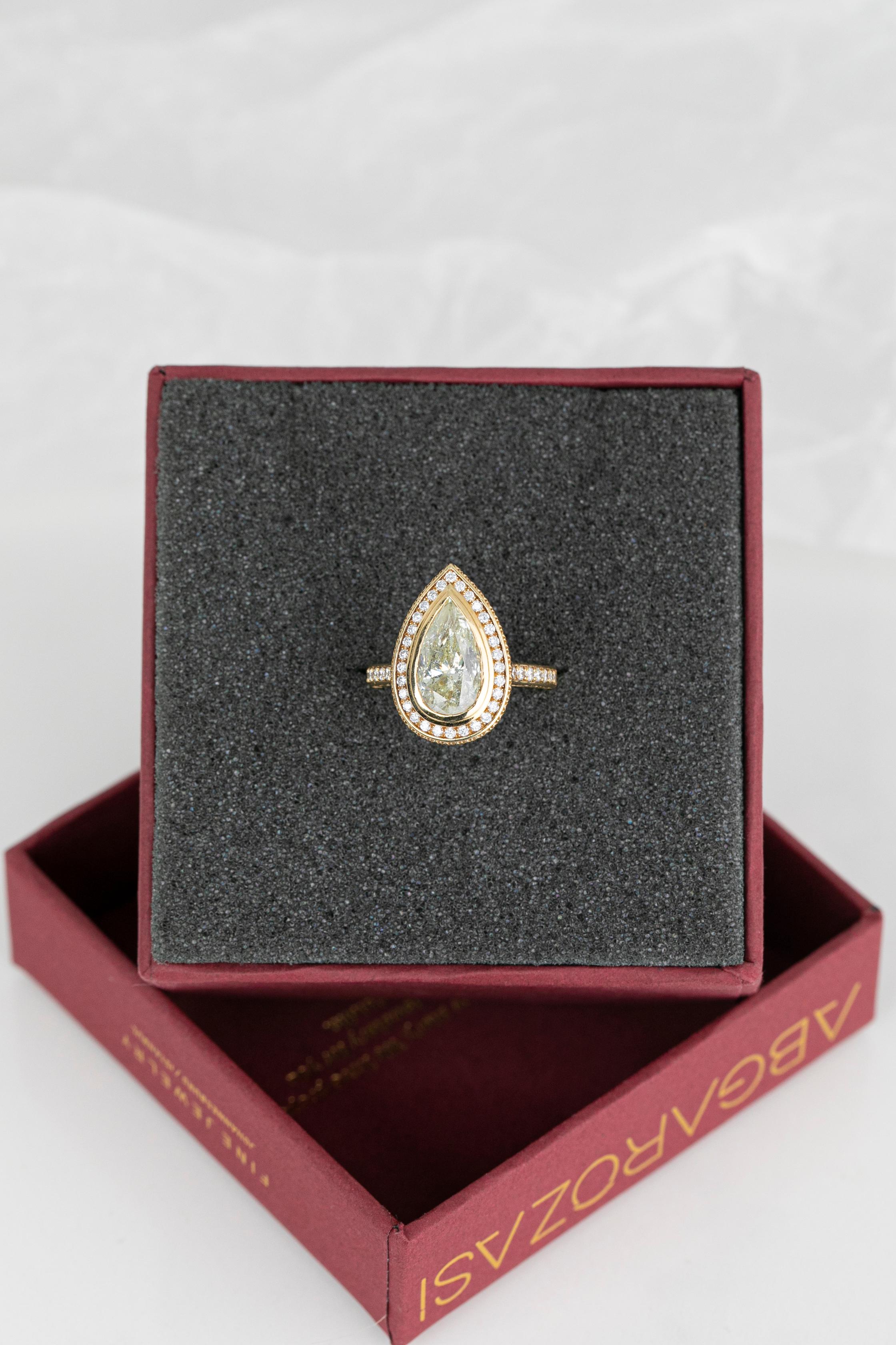 Vintage Ring 3.46 Carat Diamond Pear Drop Cut Big Stone and 14k Solid Gold Ring For Sale 3