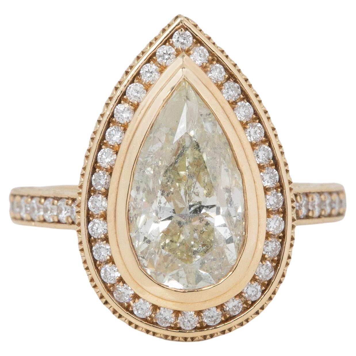 Vintage Ring 3.46 Carat Diamond Pear Drop Cut Big Stone and 14k Solid Gold Ring For Sale