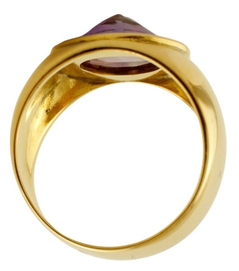 Round Cut Vintage Ring Big Central Amethyst, 18 Karat Yellow Gold For Sale