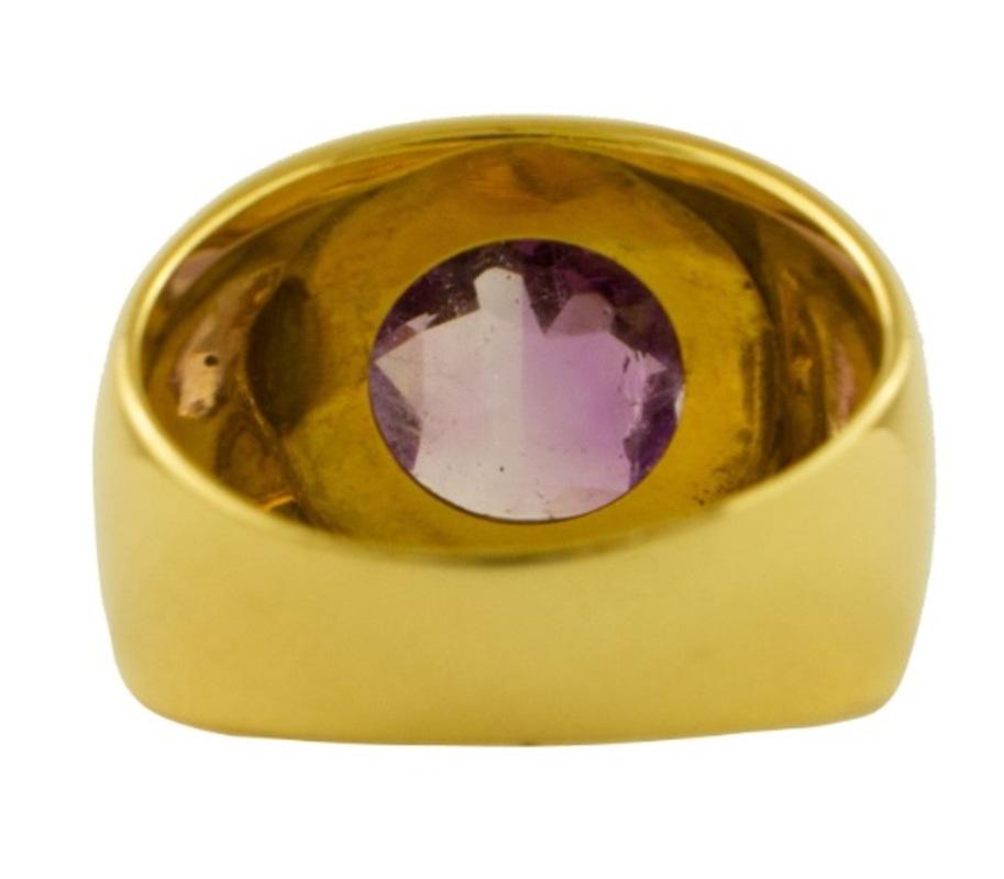 Vintage Ring Big Central Amethyst, 18 Karat Yellow Gold In Good Condition For Sale In Marcianise, Marcianise (CE)