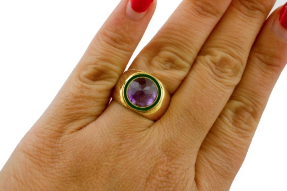 Women's Vintage Ring Big Central Amethyst, 18 Karat Yellow Gold For Sale
