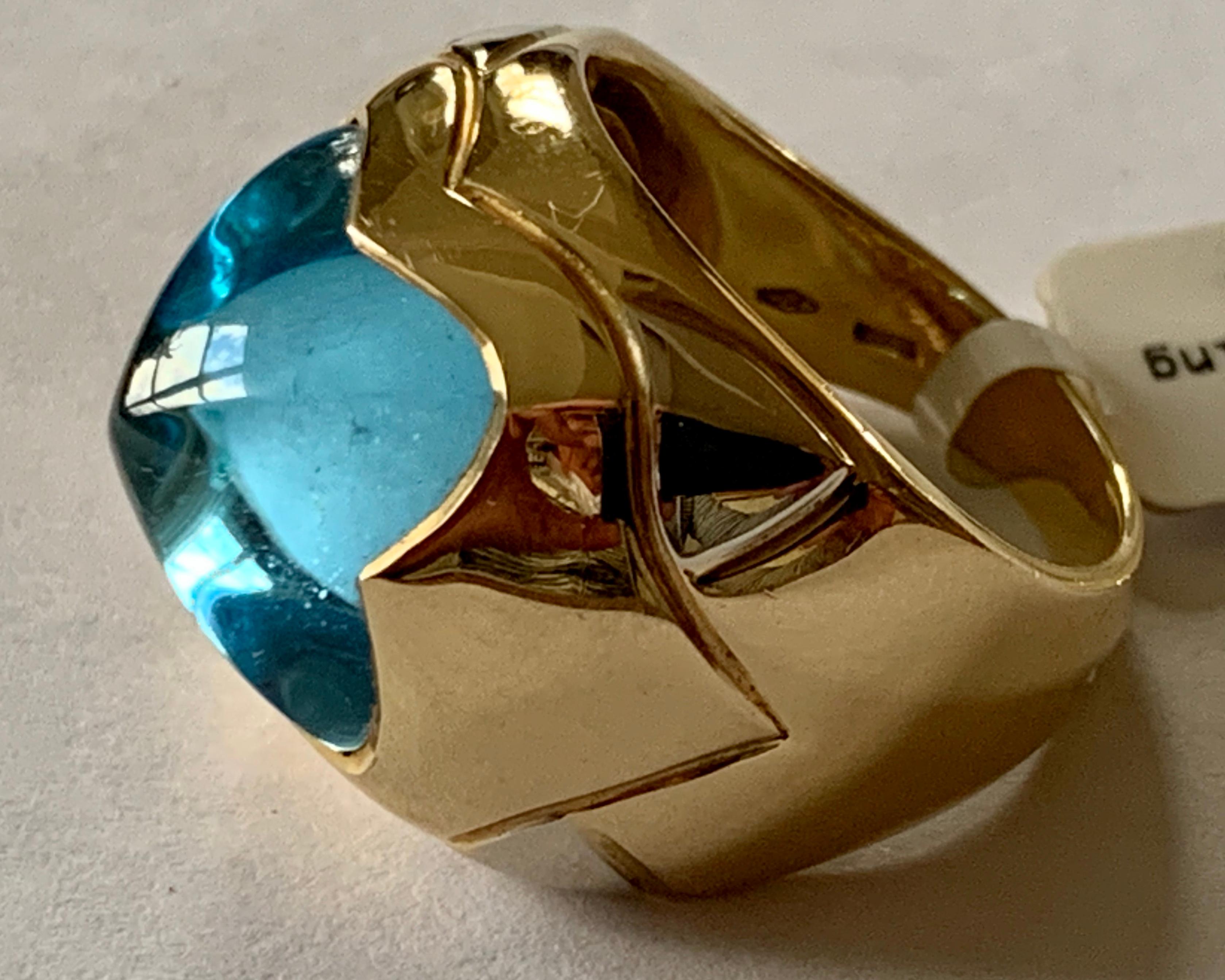 A Bulgari Piramyde XL Blue Topaz ring in 18 K yellow Gold, set with a sugar loaf cut Blue Topaz, weighing approximately 8.00ct, signed Bulgari, with maker’s mark. 
The ring is currently size 55/15 but can be resized larger or smaller if necessary.