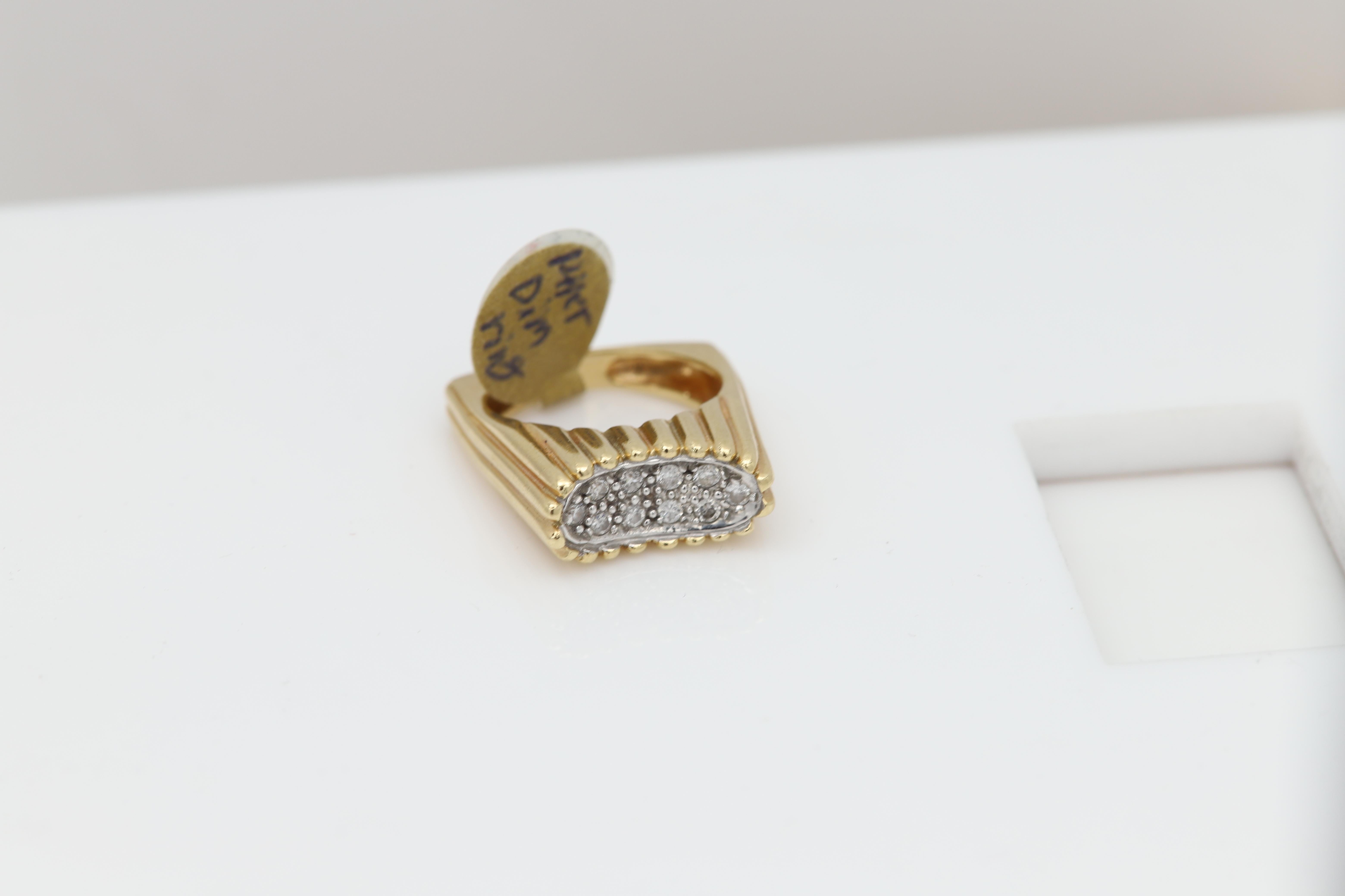 Taglio rotondo Anello Vintage Cluster Diamonds Nature Diamonds 14 Karat Gold in vendita