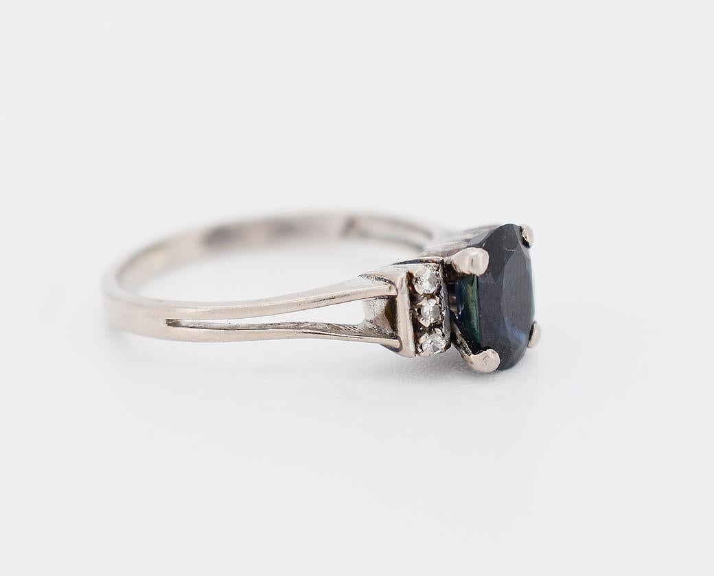 Vintage ring in 18-carat gold (750 thousandths). It features a sapphire of approximately 1 carat, along with three diamonds on each side.

Detailed Characteristics

Weight: 3.1 g
Size: 56 FR (7.75 US - P 1/2 UK)
Metal: 18-carat gold (750