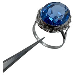 Vintage Ring in 18 kt White Gold and Blue Topaz