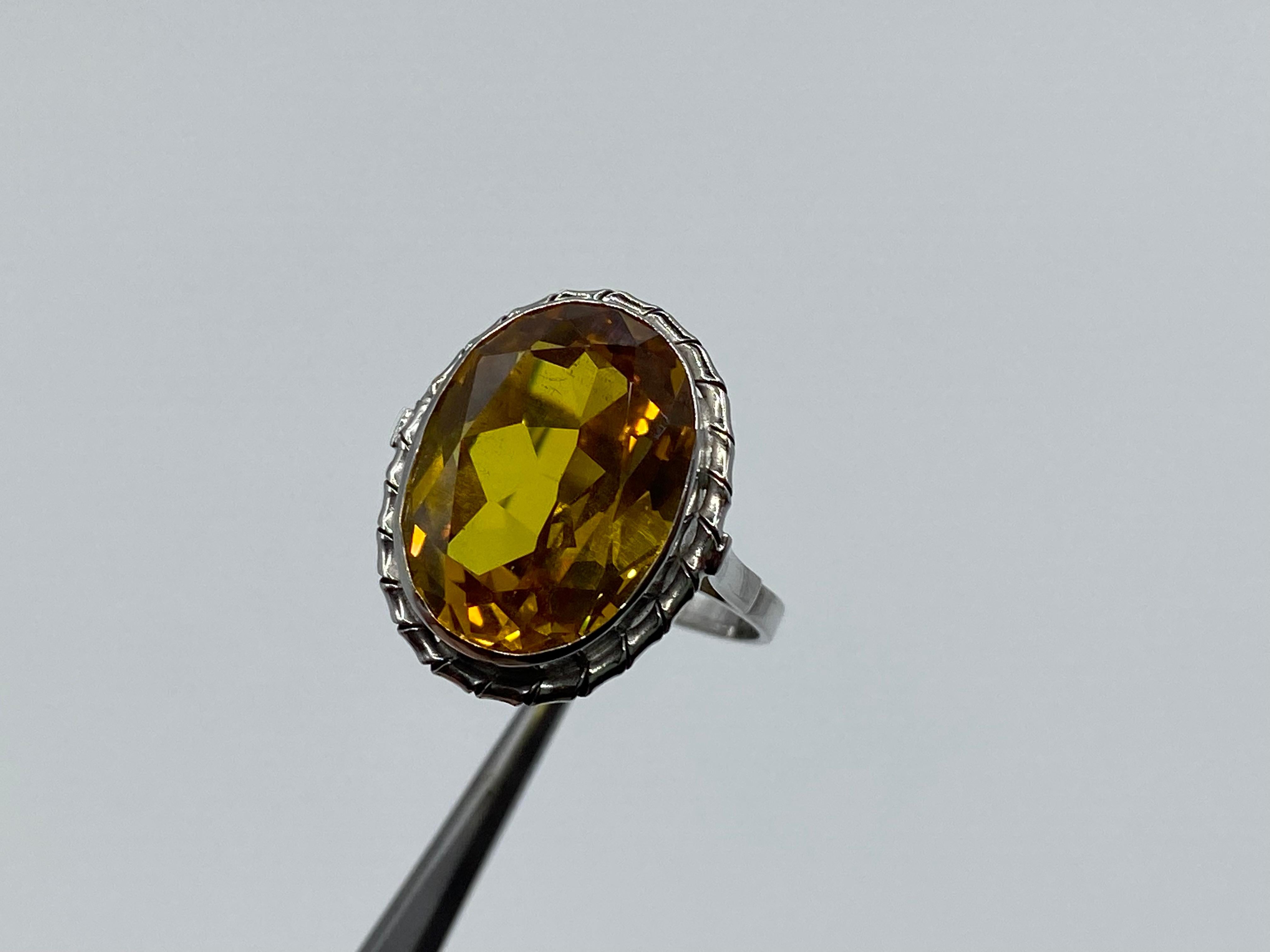Vintage ring in 18 kt white gold and Yellow Topaz. In Excellent Condition For Sale In Palermo, IT