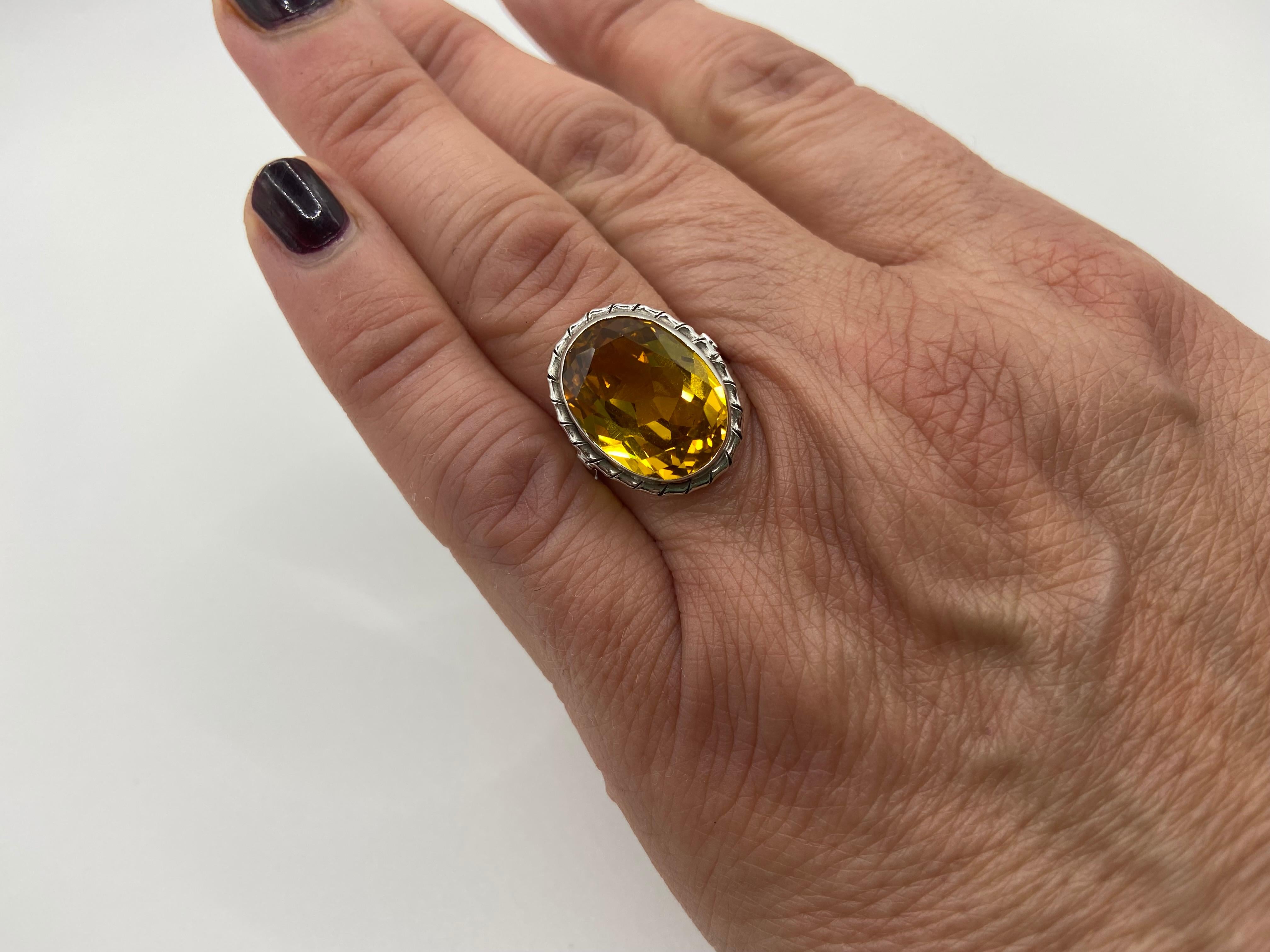 Women's or Men's Vintage ring in 18 kt white gold and Yellow Topaz. For Sale