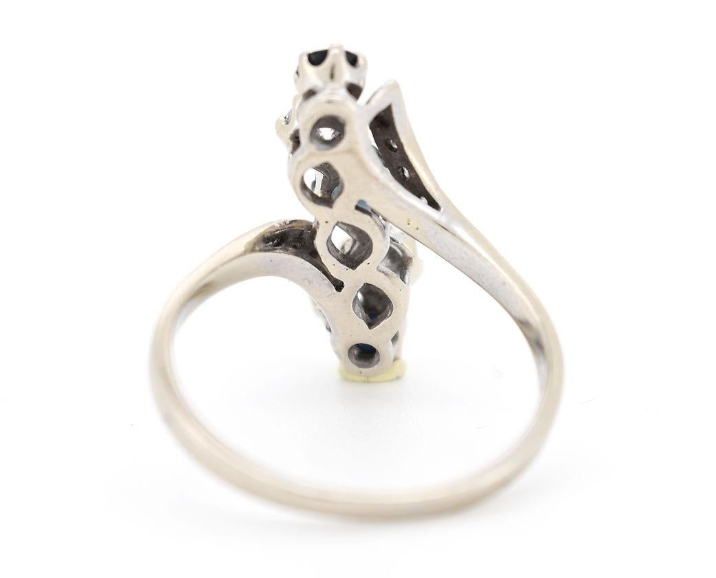Round Cut Vintage ring in 18K gold, sapphire, and diamonds - 1960 For Sale