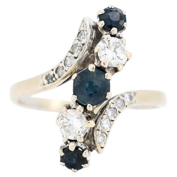 Vintage ring in 18K gold, sapphire, and diamonds - 1960 For Sale