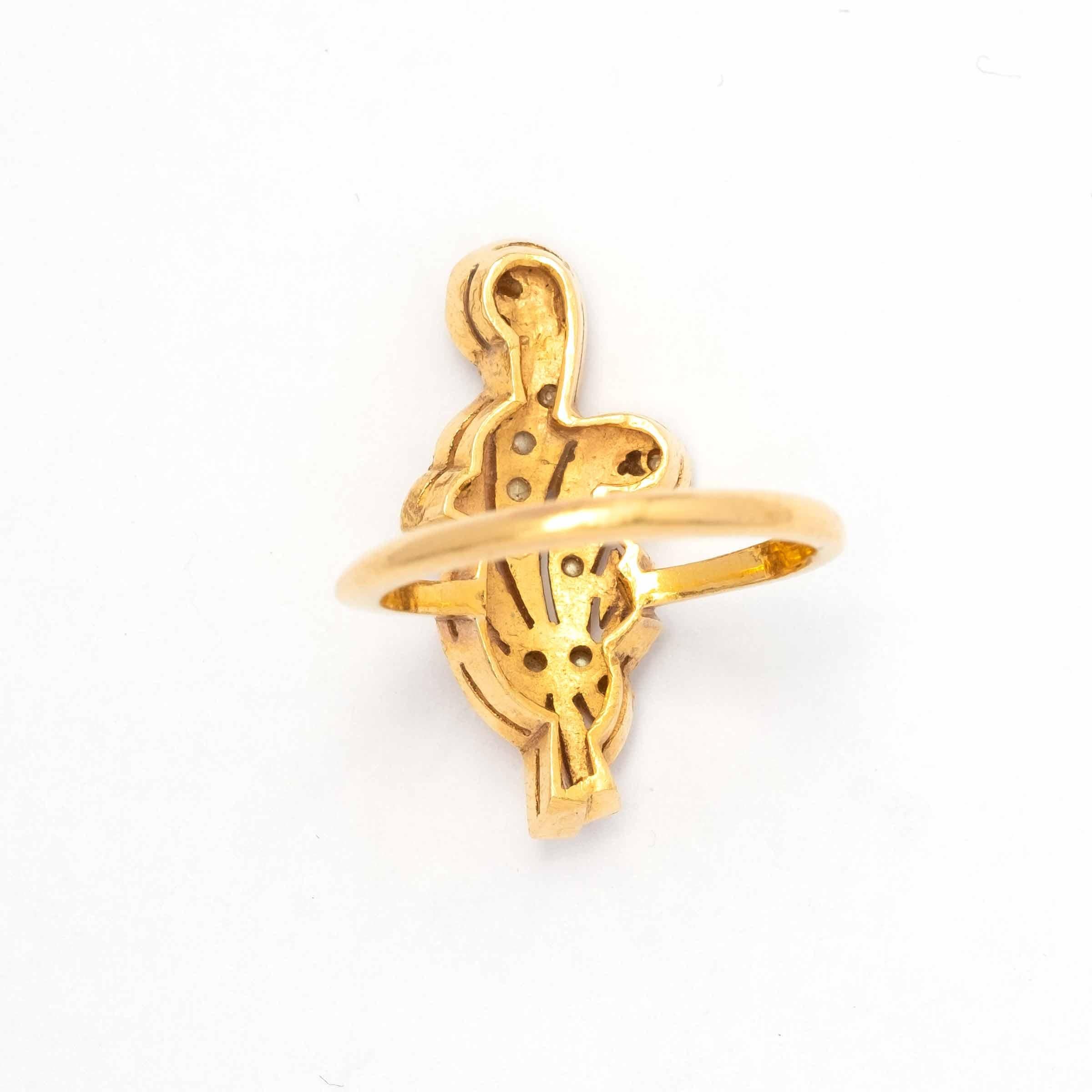 Vintage-Ring aus 18-karätigem Gold, fein verziert mit Mikro-Zuchtperlen.

Höhepunkte:
- 18 Karat Gold
- Gezüchtete Perlen

Messungen
- Länge 2,4 cm x Breite 1,2 cm
- Gewicht 5 g
- Italienische Ringgröße 8 (kann bei Bedarf geändert werden)