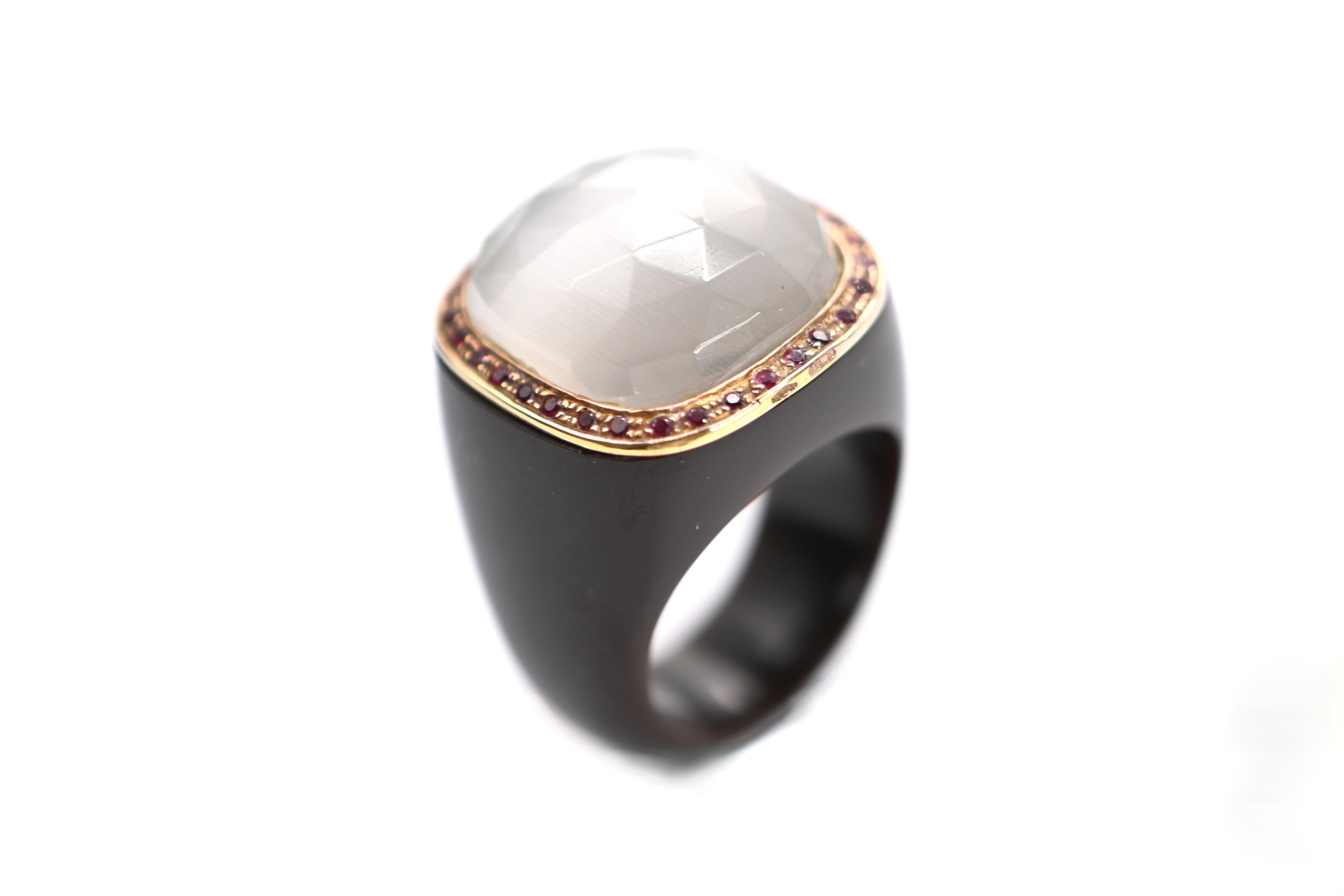 Anello vintage in quarzo grigio, rubini, oro giallo e bachelite in vendita 2