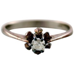 Vintage Ring of 18 Karat White Gold, Front with Faceted Stone