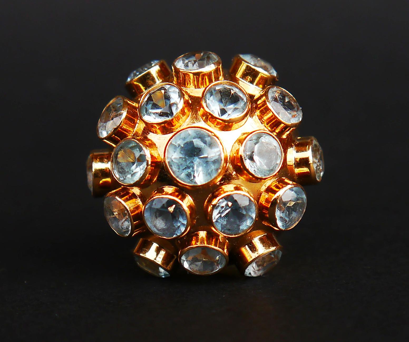 Retro cocktail Sputnik type ring of Fancy design, very unusually looking ring !

Likely manufactured by H.Stern, Brazil. 18K hallmarks . Metal parts in solid 18K (tested) Yellow Gold

Measurements : dome is Ø 23 mm. 19 bezel set diamond cut natural