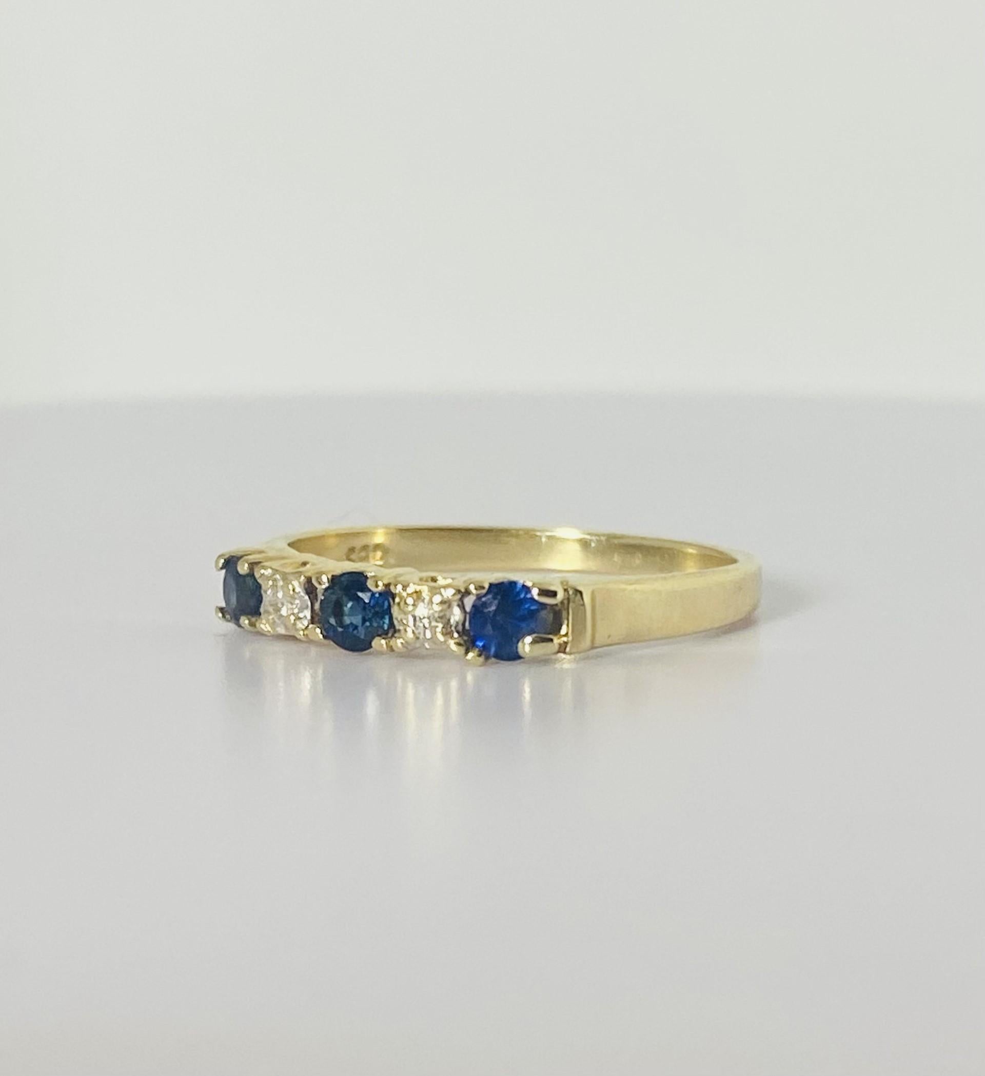 Vintage ring with blue sapphires & diamonds from the 1950S, 14 carat yellow gold In Good Condition In Heemstede, NL