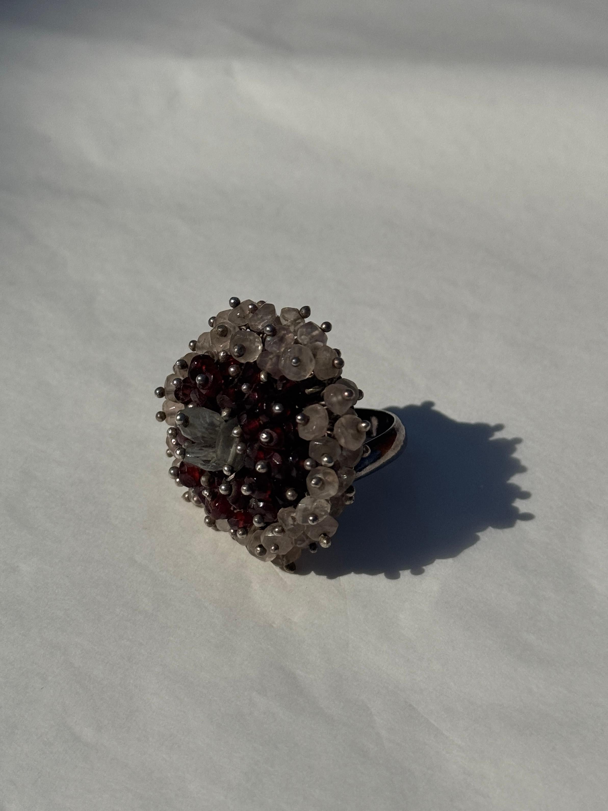 Vintage-Ring mit Clusterperlen aus Halbedelsteinen (Kunsthandwerker*in) im Angebot