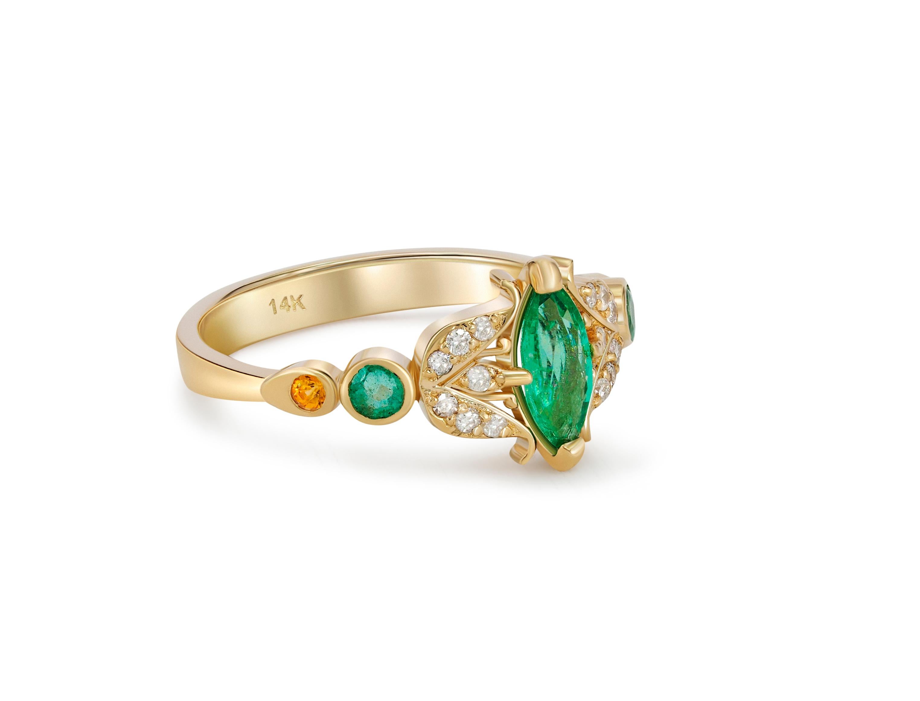 Women's Vintage ring with emerald.  For Sale