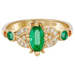 Used ring with emerald. 