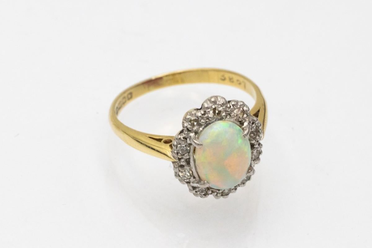 Women's or Men's Vintage ring with opal and diamonds, Great Britain, 1960s. For Sale