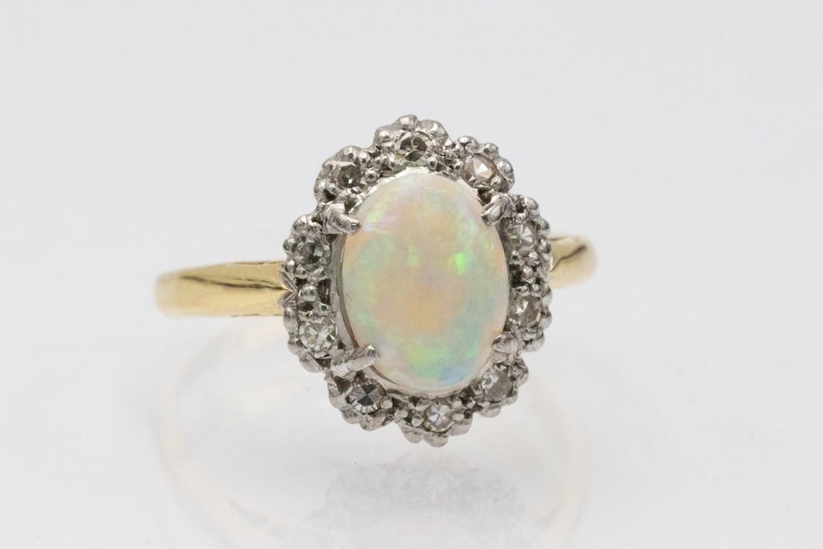 Vintage ring with opal and diamonds, Great Britain, 1960s. For Sale 1