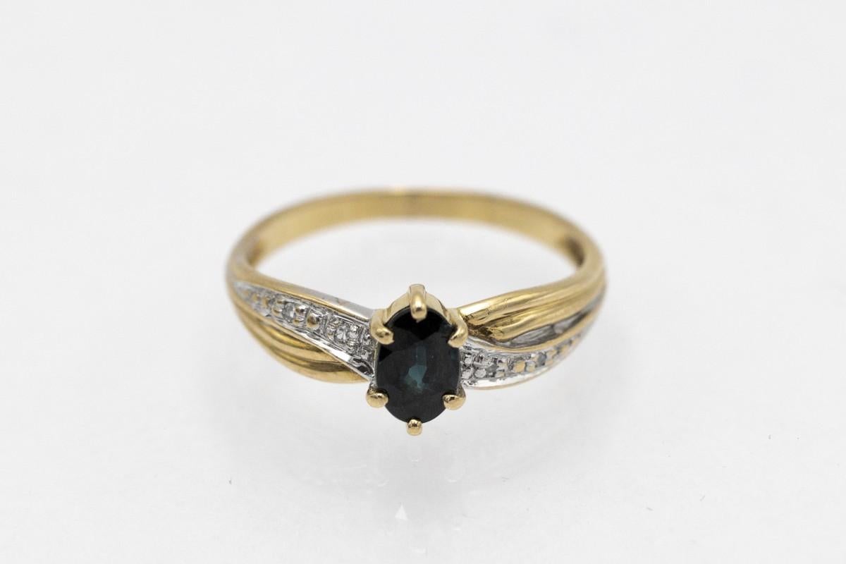 Brilliant Cut Vintage ring with sapphire and diamonds, France, mid-20th century. For Sale