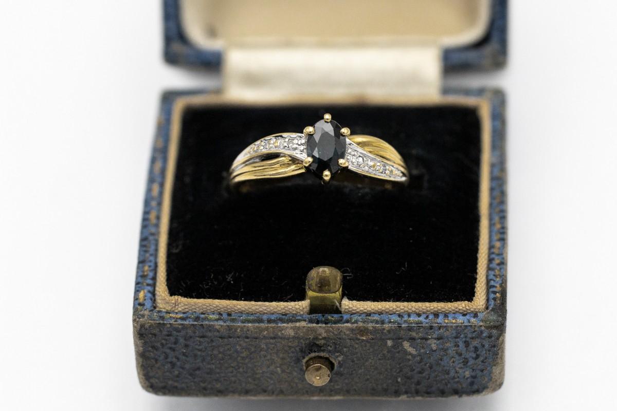 Vintage ring with sapphire and diamonds, France, mid-20th century. For Sale 2