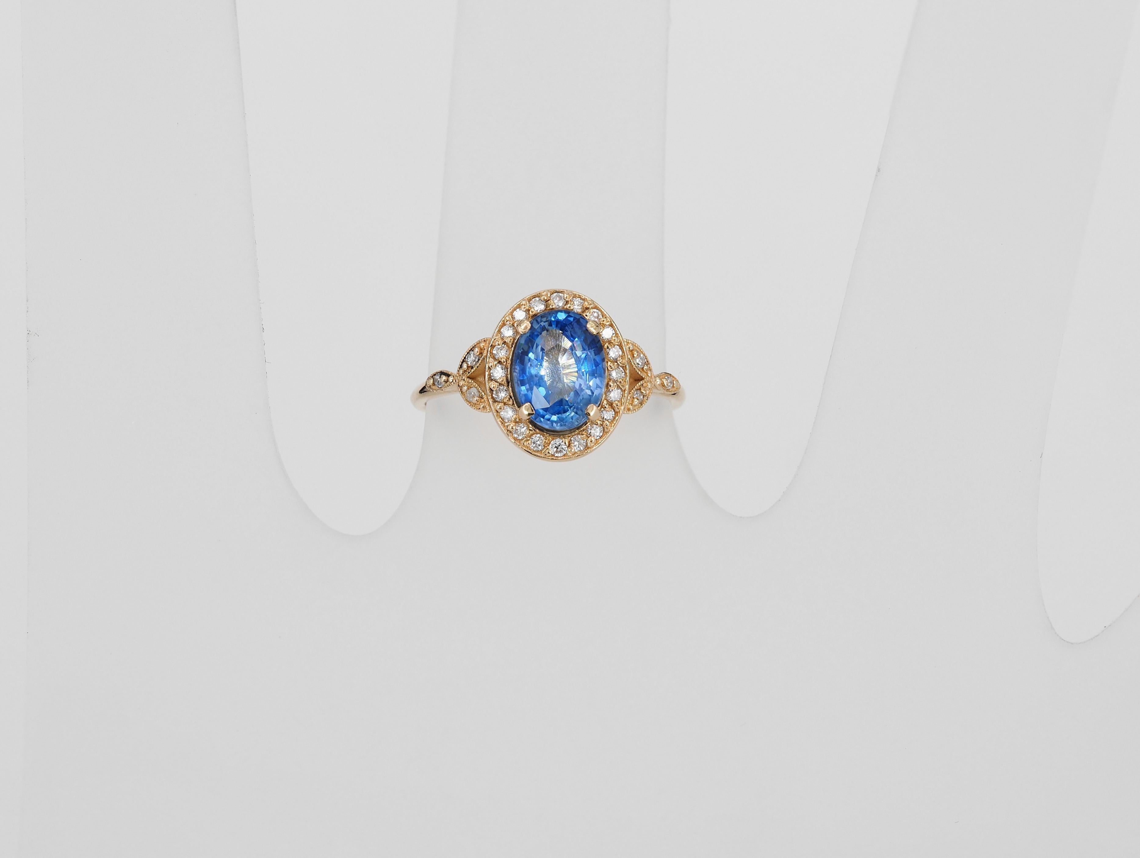 For Sale:  Vintage ring with sapphire and diamonds in 14k gold 9