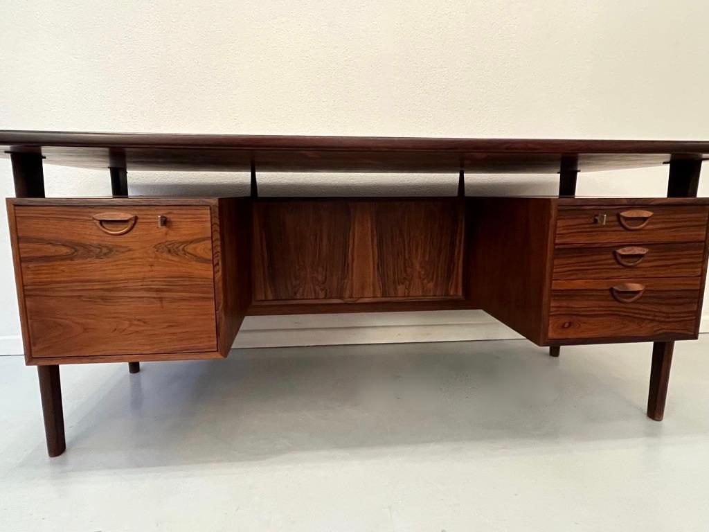 Vintage Rio Rosewood Floating Writing Desk by Kai Kristiansen Denmark 1950s In Good Condition In Geneva, CH