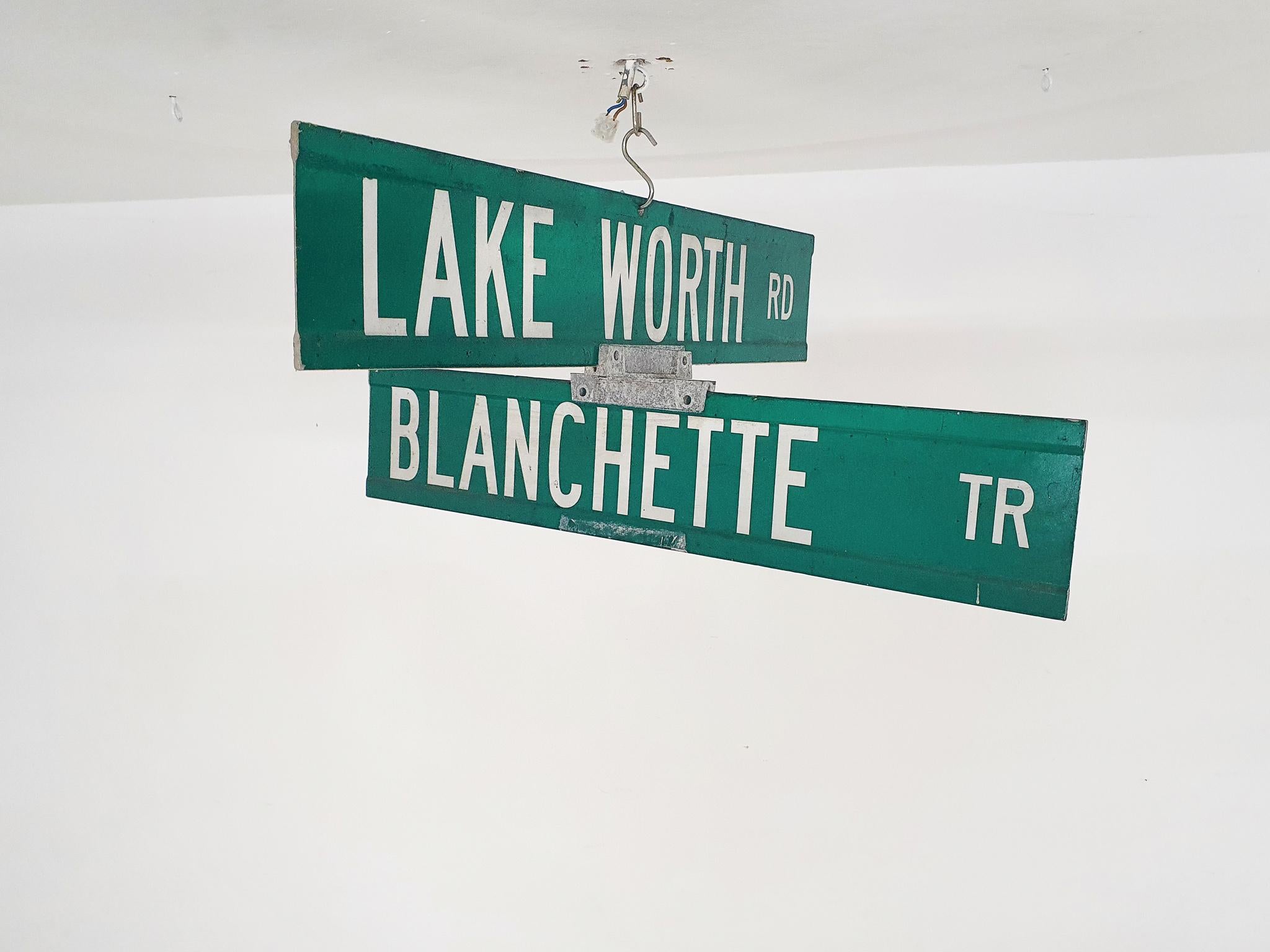 Industriel Vieux panneau routier ou de rue de Floride, Lake Worth, Blanchette, États-Unis en vente