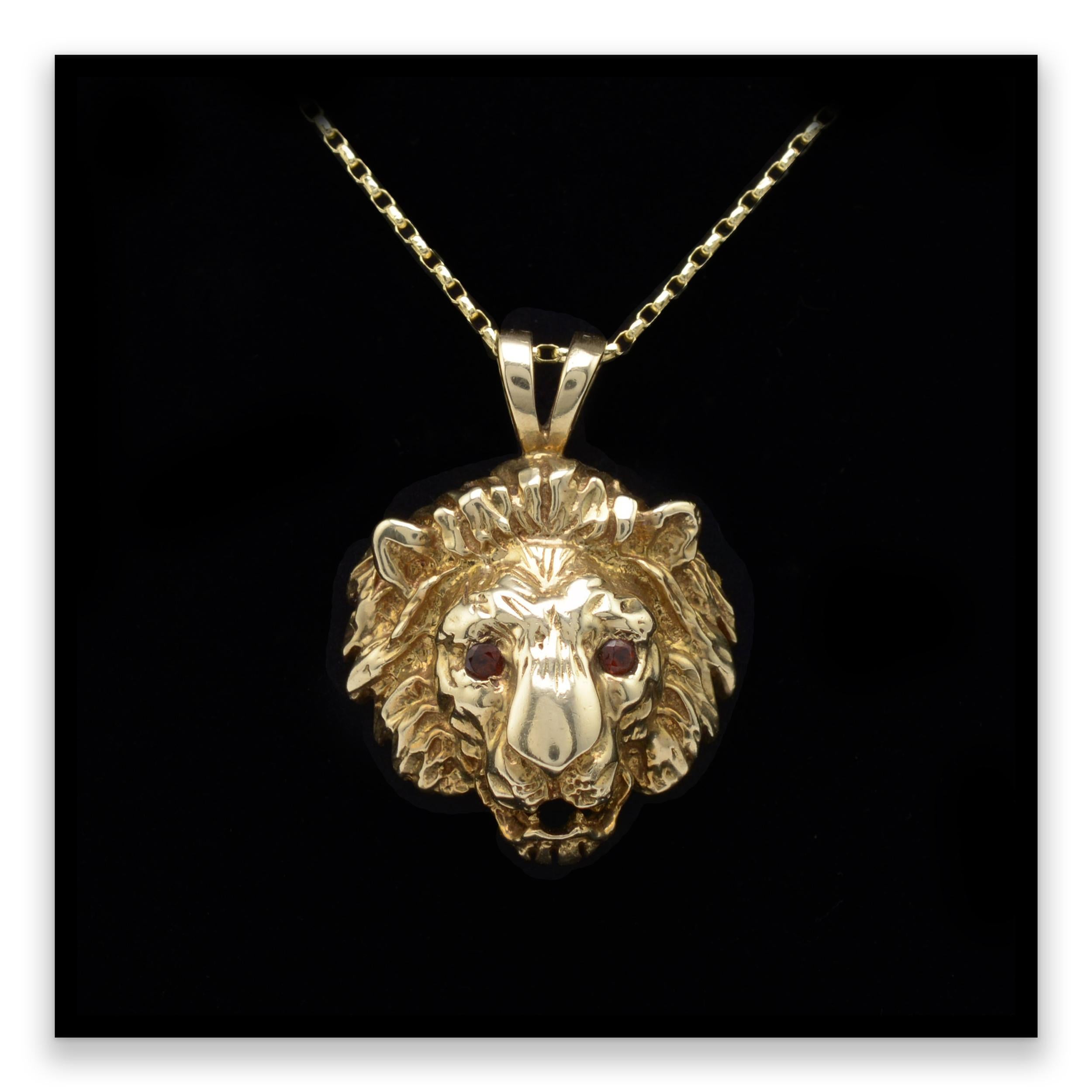 Round Cut Solid Gold & Garnet Lion Pendant Necklace, Hallmarked Vintage 1970s  For Sale