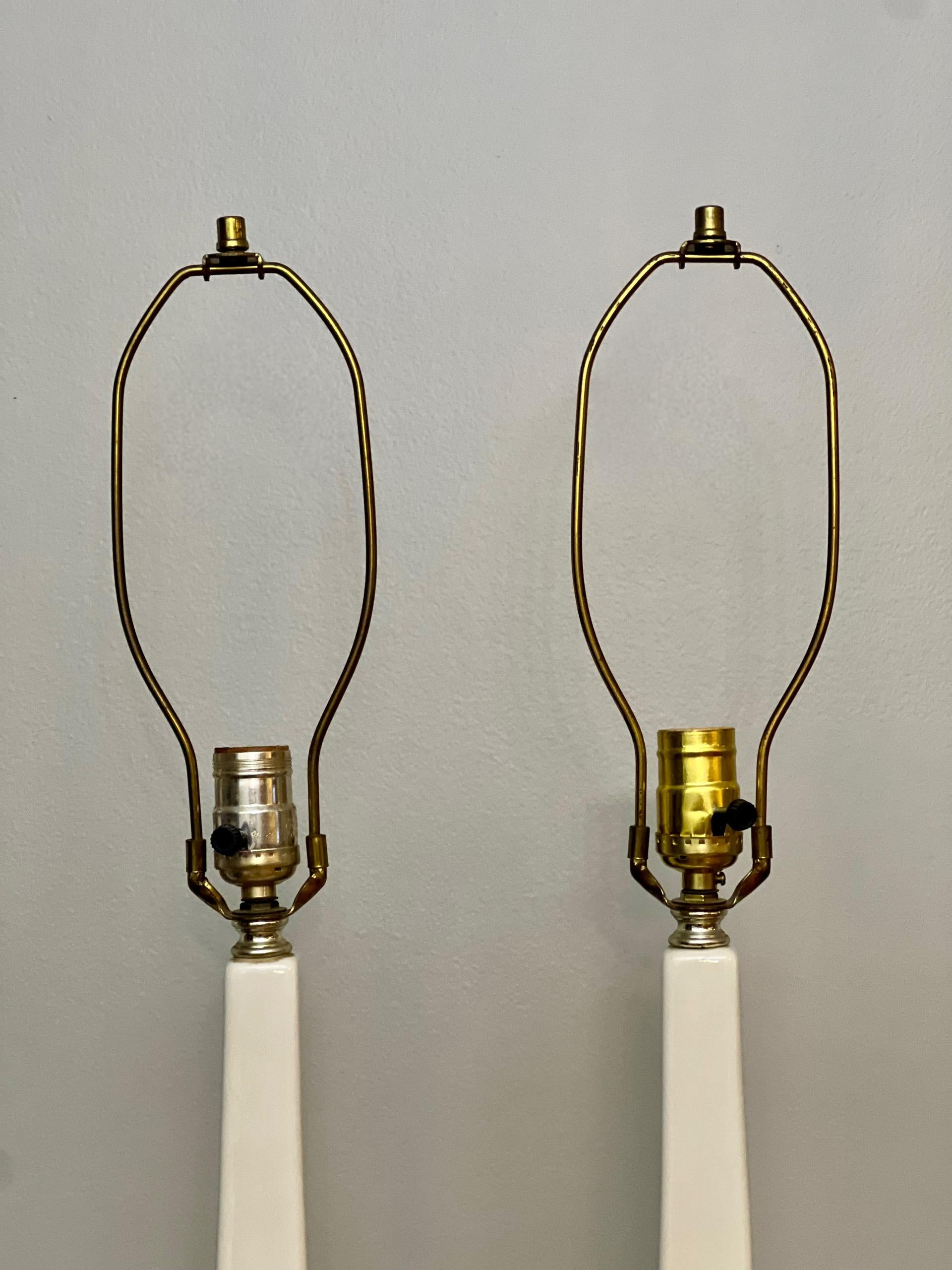 Vintage Robert Abbey Modern White Sculptural Glazed Ceramic Lamps, Pair 7