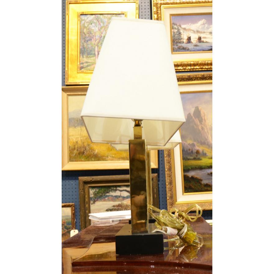 Américain Paire de lampes de table en laiton Vintage Robert Abbey Fin du 20e siècle en vente
