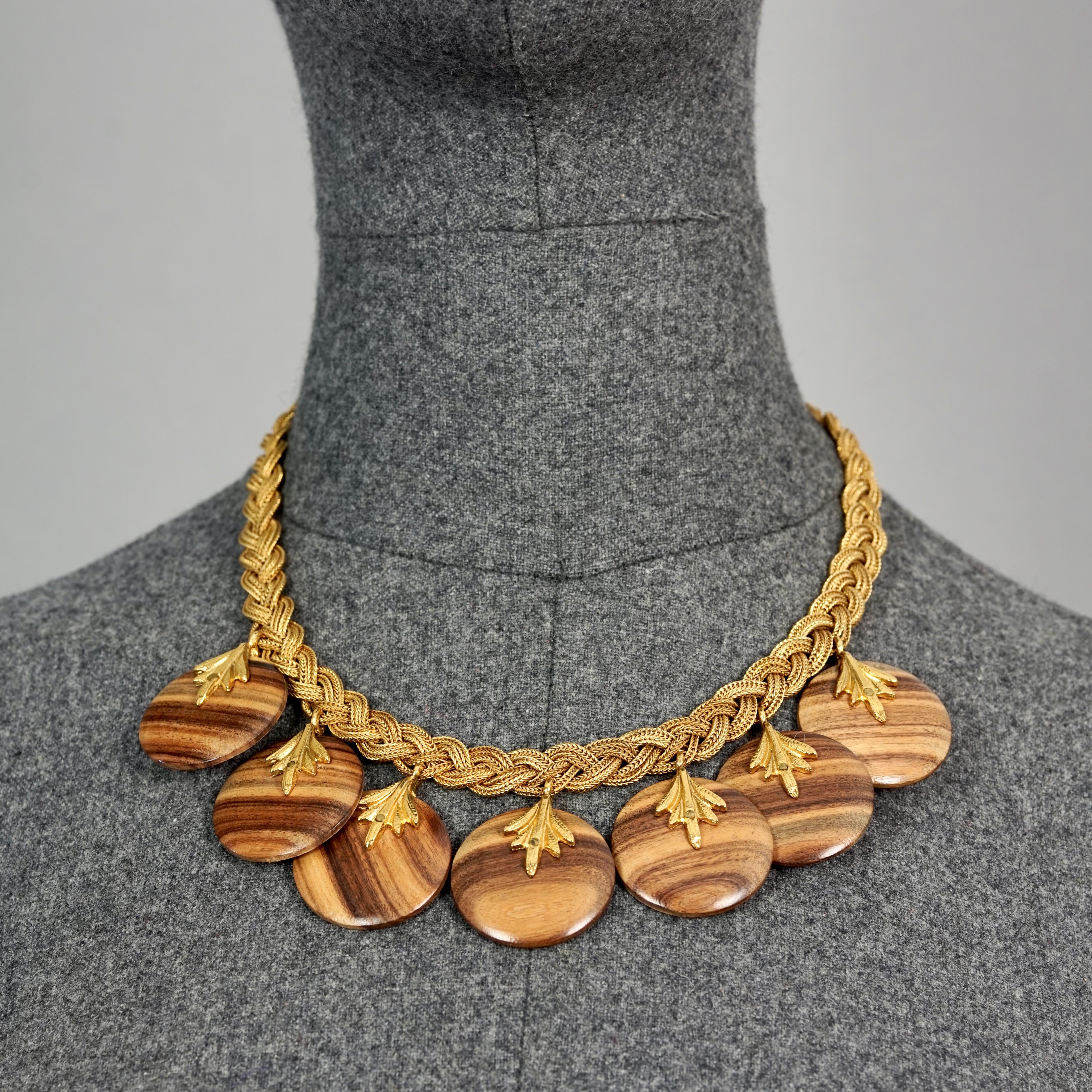 Vintage ROBERT GOOSSENS PARIS Wooden Disc Charms Gilt Braided Necklace

Measurements:
Drop Height: 1.77 inches (4.5 cm)
Medallion Diameter: 2.16 inches (5.5 cm)
Maximum Length: 15.75 inches to 18.89 inches (40 cm to 48 cm)

Features:
- 100%