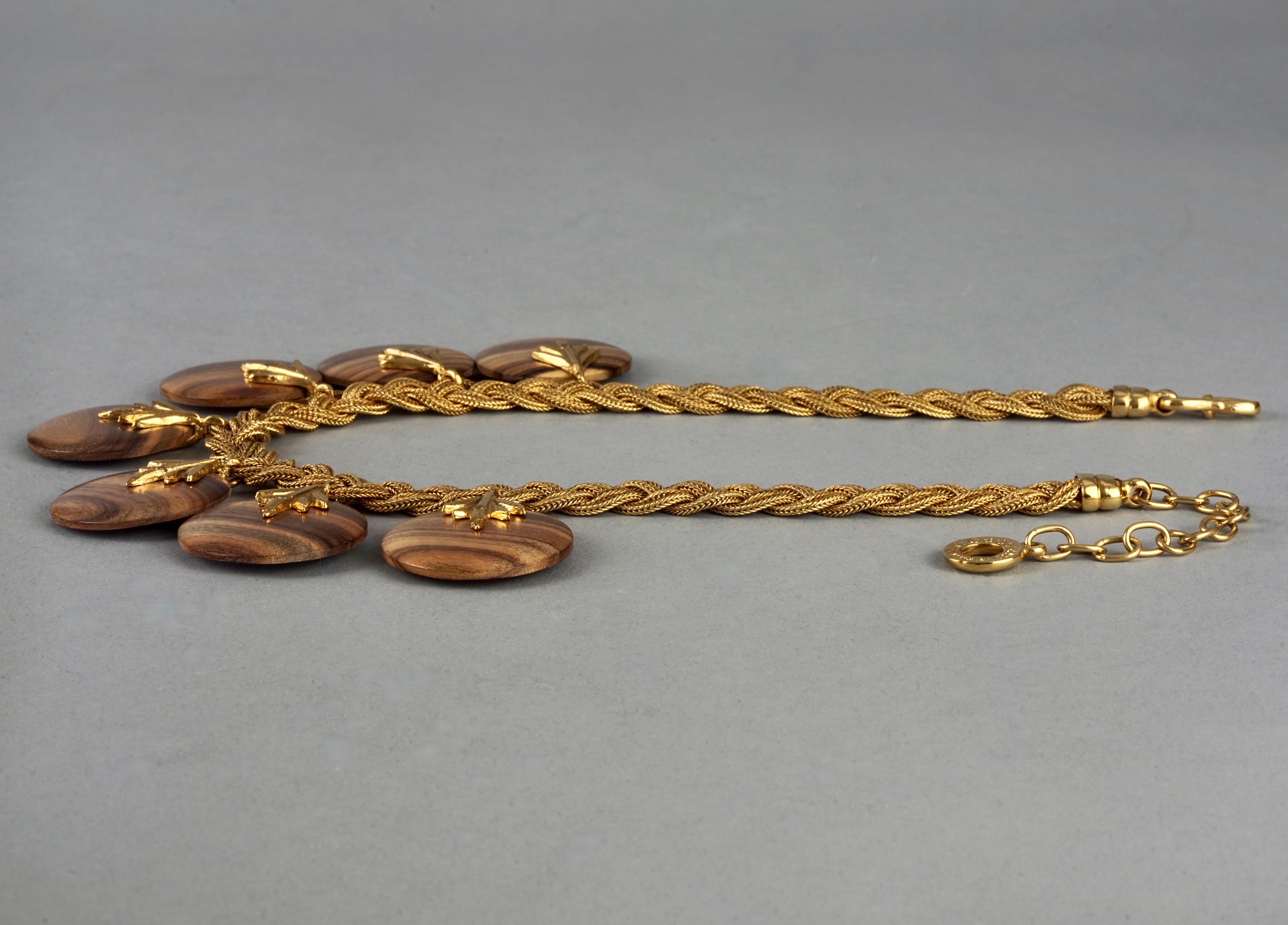 Vintage ROBERT GOOSSENS PARIS Wooden Disc Charms Gilt Braided Necklace In Excellent Condition For Sale In Kingersheim, Alsace