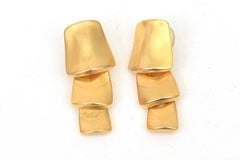 Pendientes colgantes esculturales vintage de Robert Lee Morris, chapados en oro