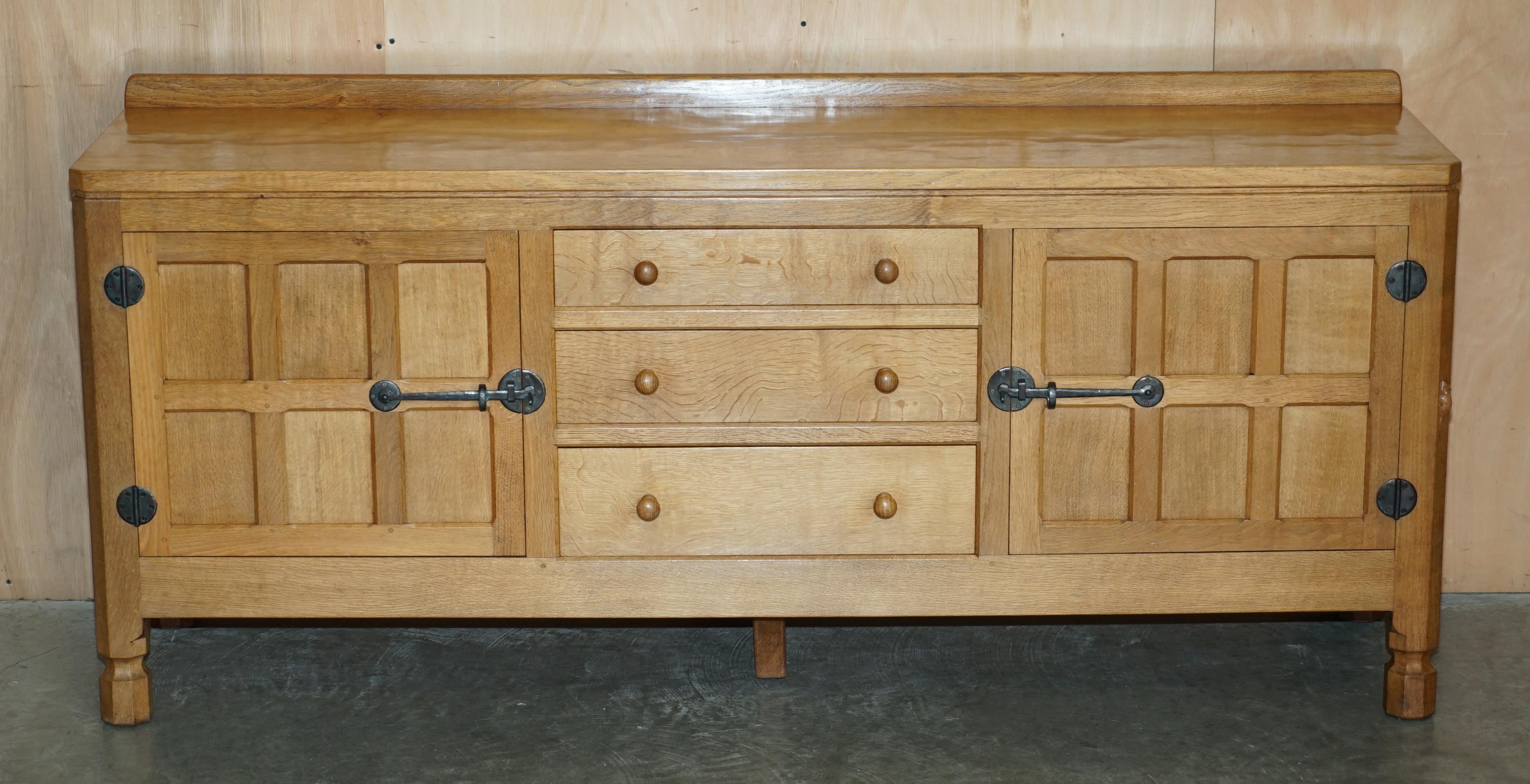 Anglais ViNTAGE ROBERT MOUSEMAN THOMPSON SIDEBOARD ENGLISH OAK SIDEBOARD & OLD NEWSPAPER CUTTING en vente