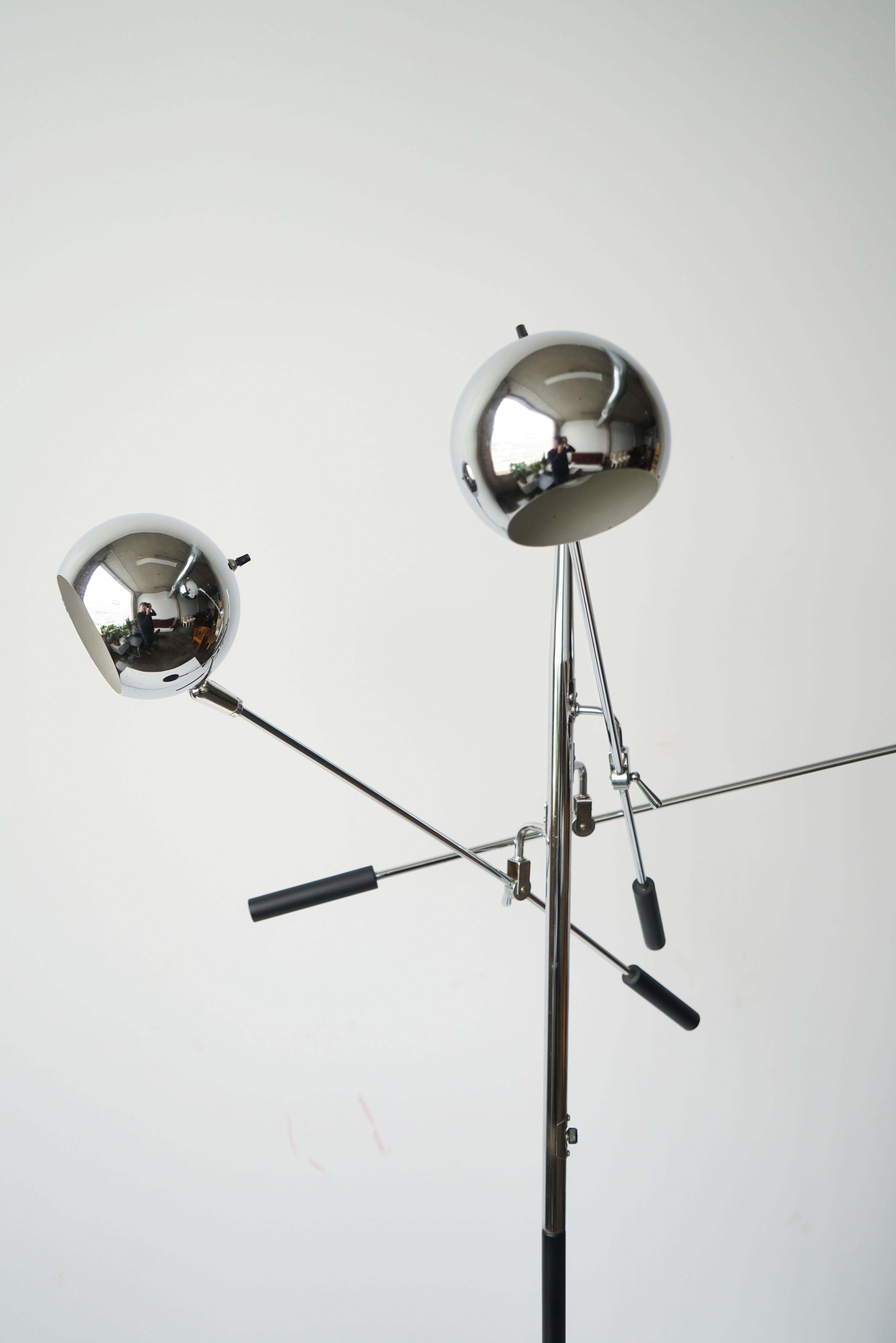 Verstellbare Vintage Robert Sonneman 3-Arm Triennale Orbiter Eyeball Stehlampe, Vintage (Moderne der Mitte des Jahrhunderts) im Angebot