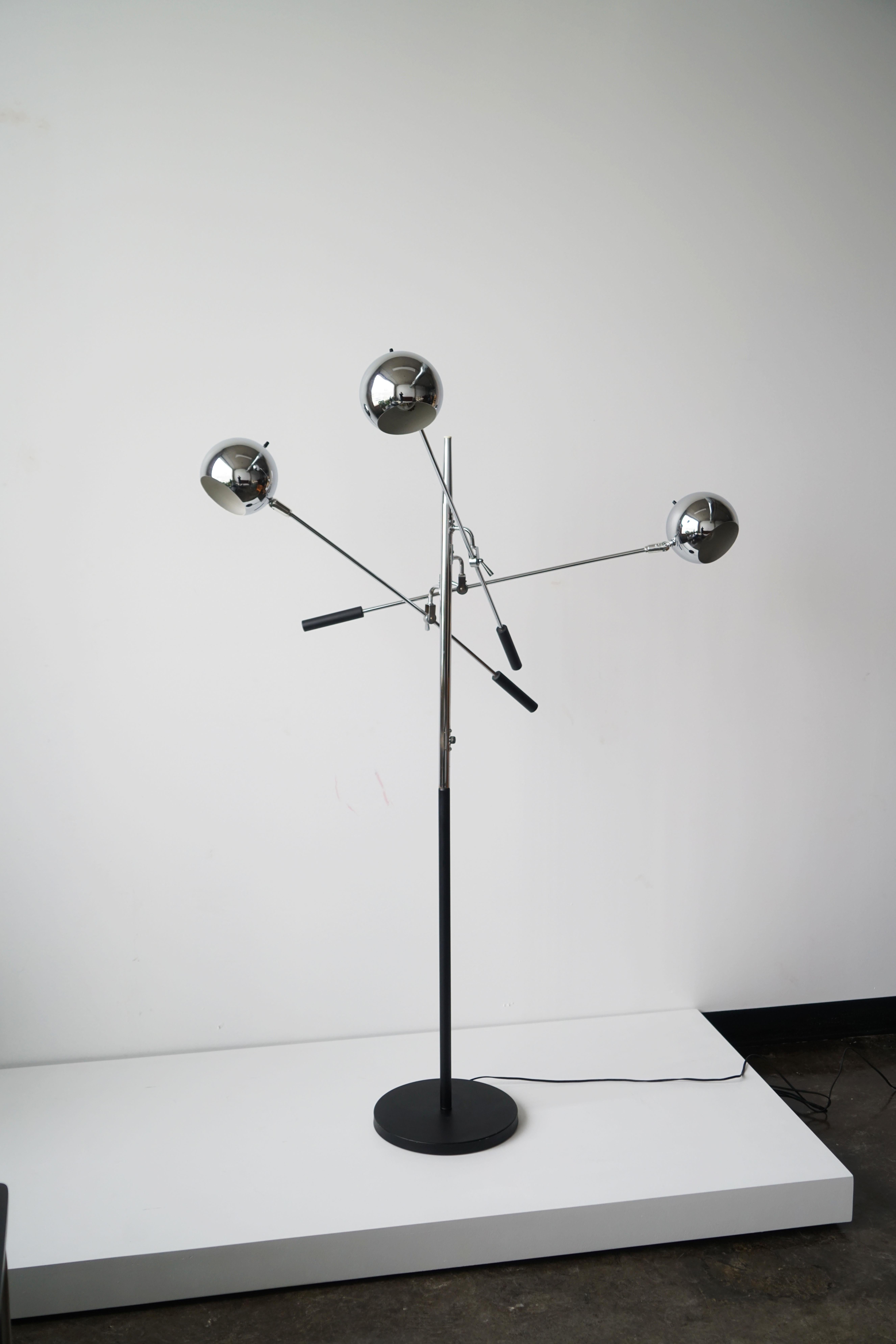 Vintage Robert Sonneman 3-Arm Triennale Orbiter Eyeball Adjustable Floor Lamp In Good Condition For Sale In Chicago, IL