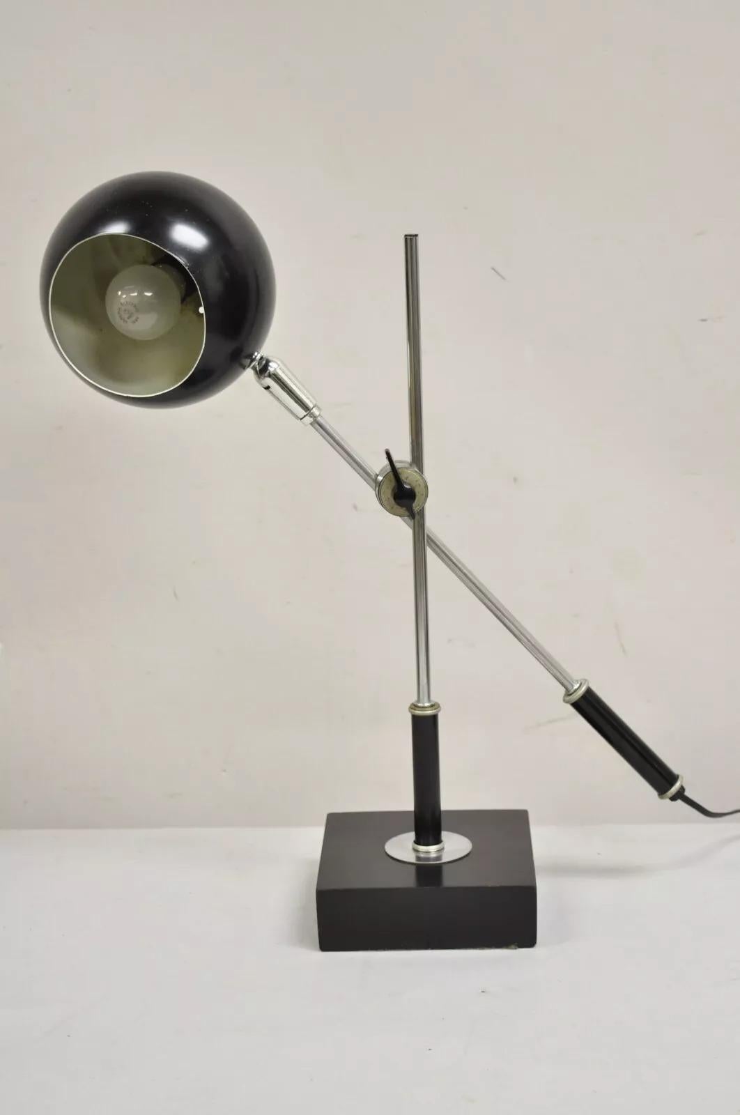 Lampada da scrivania regolabile vintage Robert Sonneman Mid Century Modern Black Eyeball in vendita 3