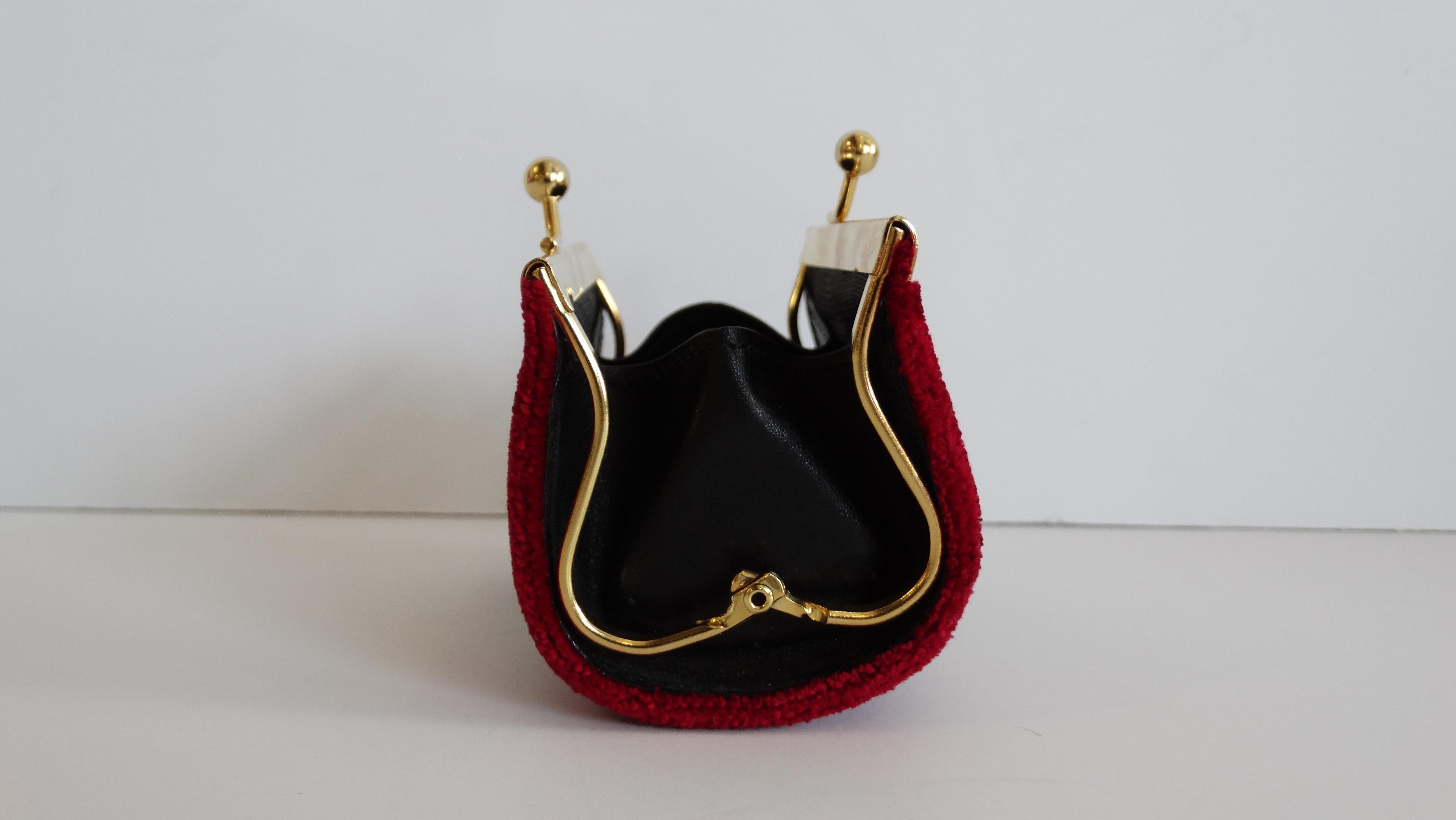 Vintage Roberta Di Camerino coin purse! Giuliana Camerino, the lines designer- was known for her incredible rich fabrics- this coin purse is no exception! Made of a thick carpet like velvet in shades of red and green with a buckle style design in