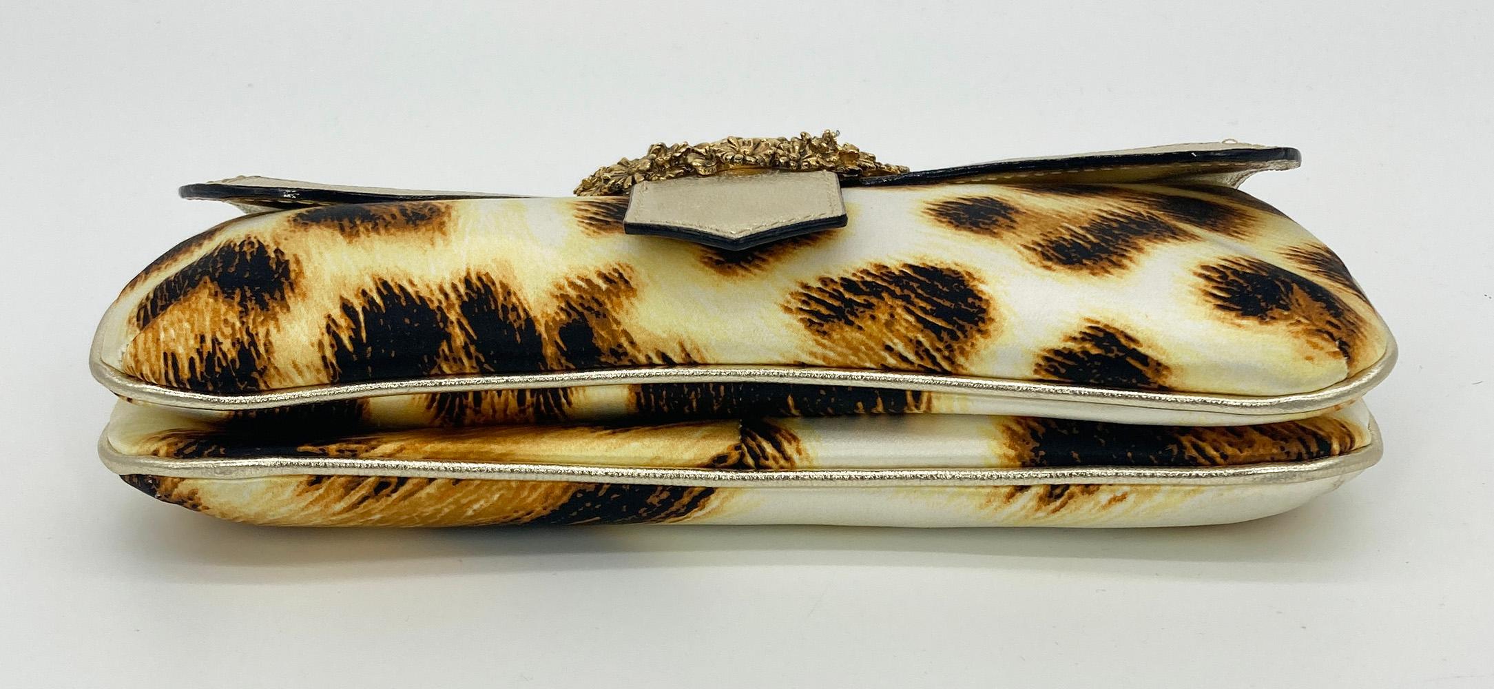 Pochette baguette vintage Roberto Cavalli en soie imprimée léopard en forme de tournesol Excellent état - En vente à Philadelphia, PA