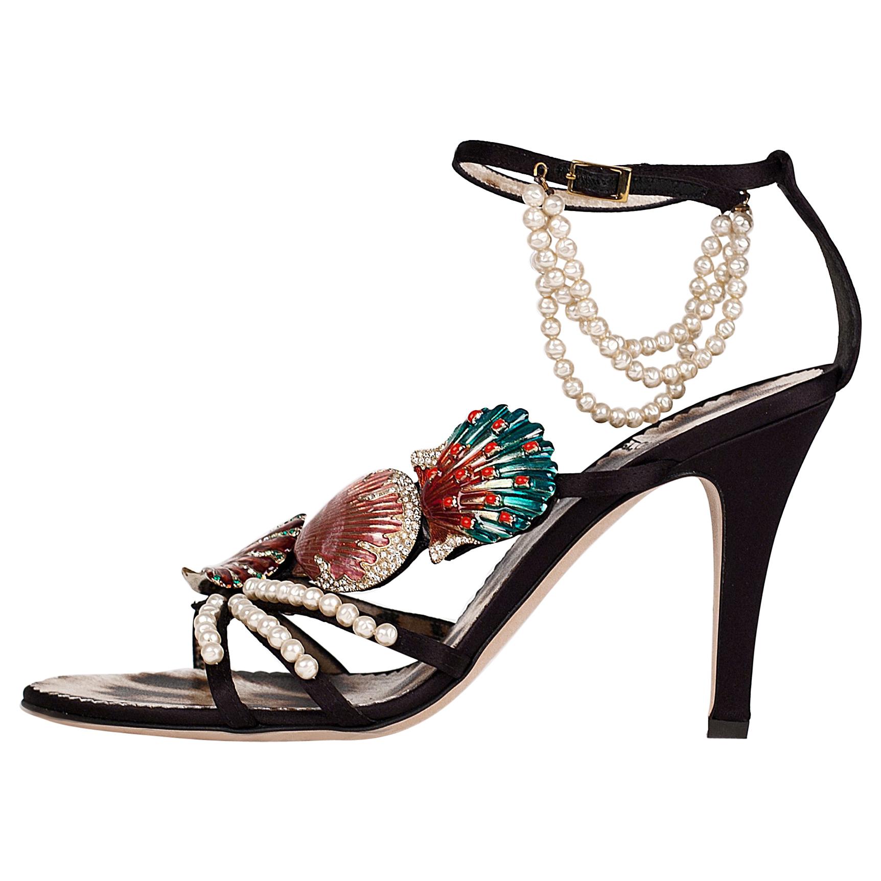 Roberto Cavalli Schuhe im Vintage-Stil mit kristallverzierten Muscheln und  Perlen 10 im Angebot bei 1stDibs
