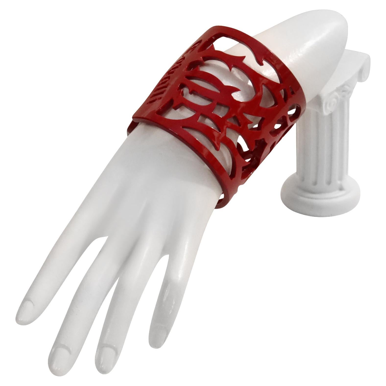 Vintage Roberto Cavalli Brazalete ancho de resina roja  Pulsera Circa años 90 en venta