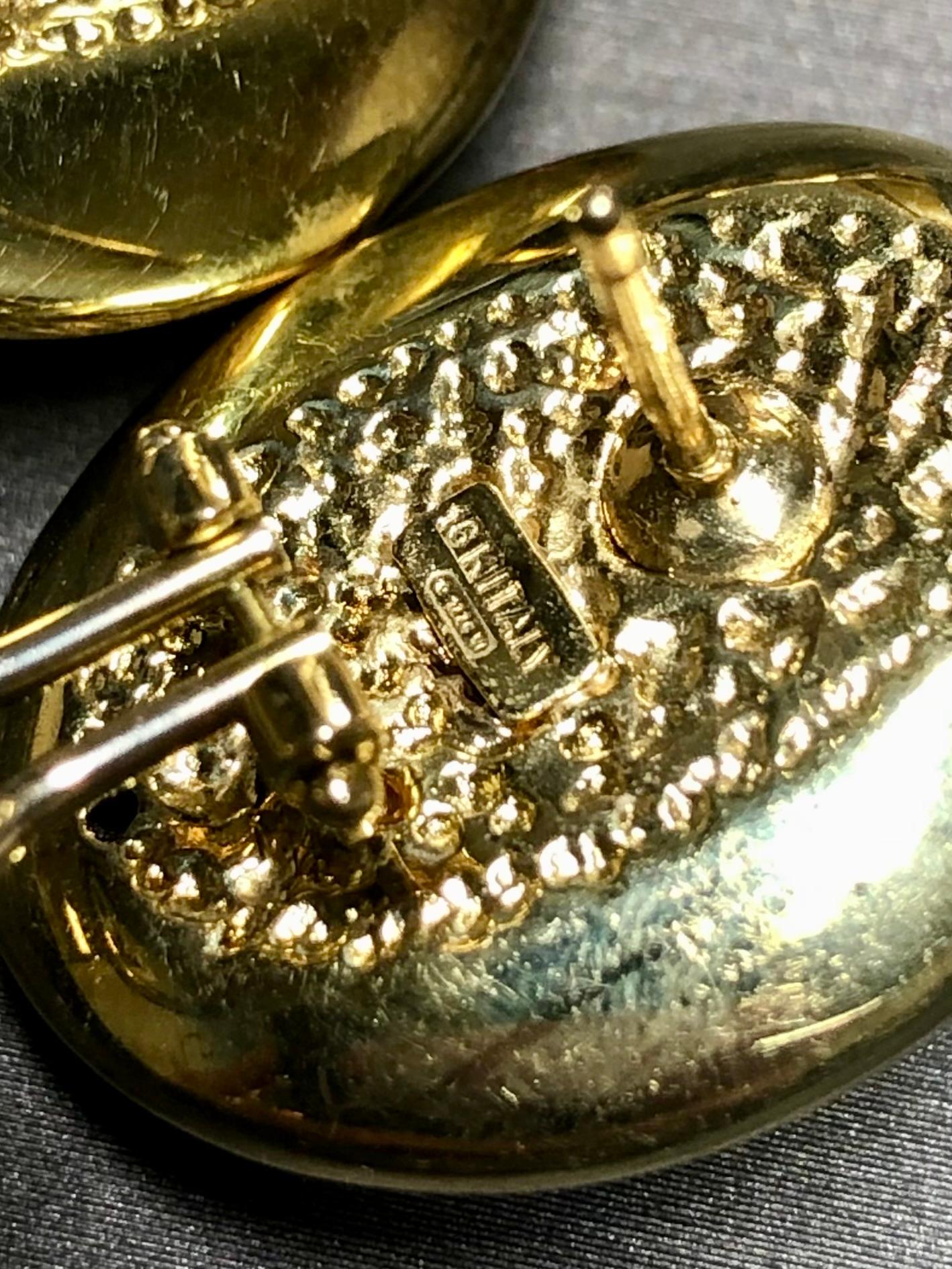 Women's or Men's Vintage ROBERTO COIN 18K Brushed Oval Puffed Huggie Earrings Omega Backs For Sale