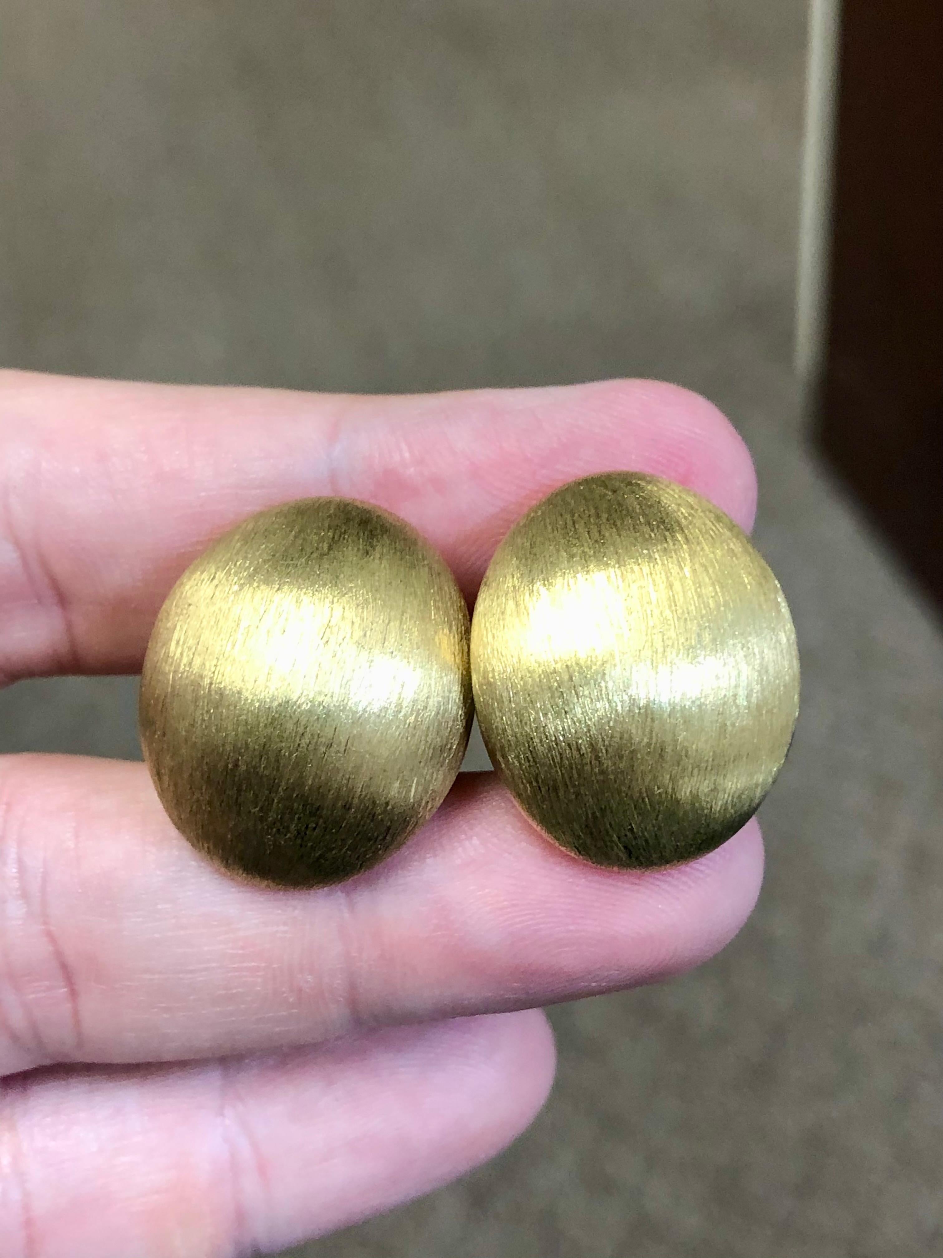 Vintage ROBERTO COIN 18K Brushed Oval Puffed Huggie Earrings Omega Backs For Sale 1