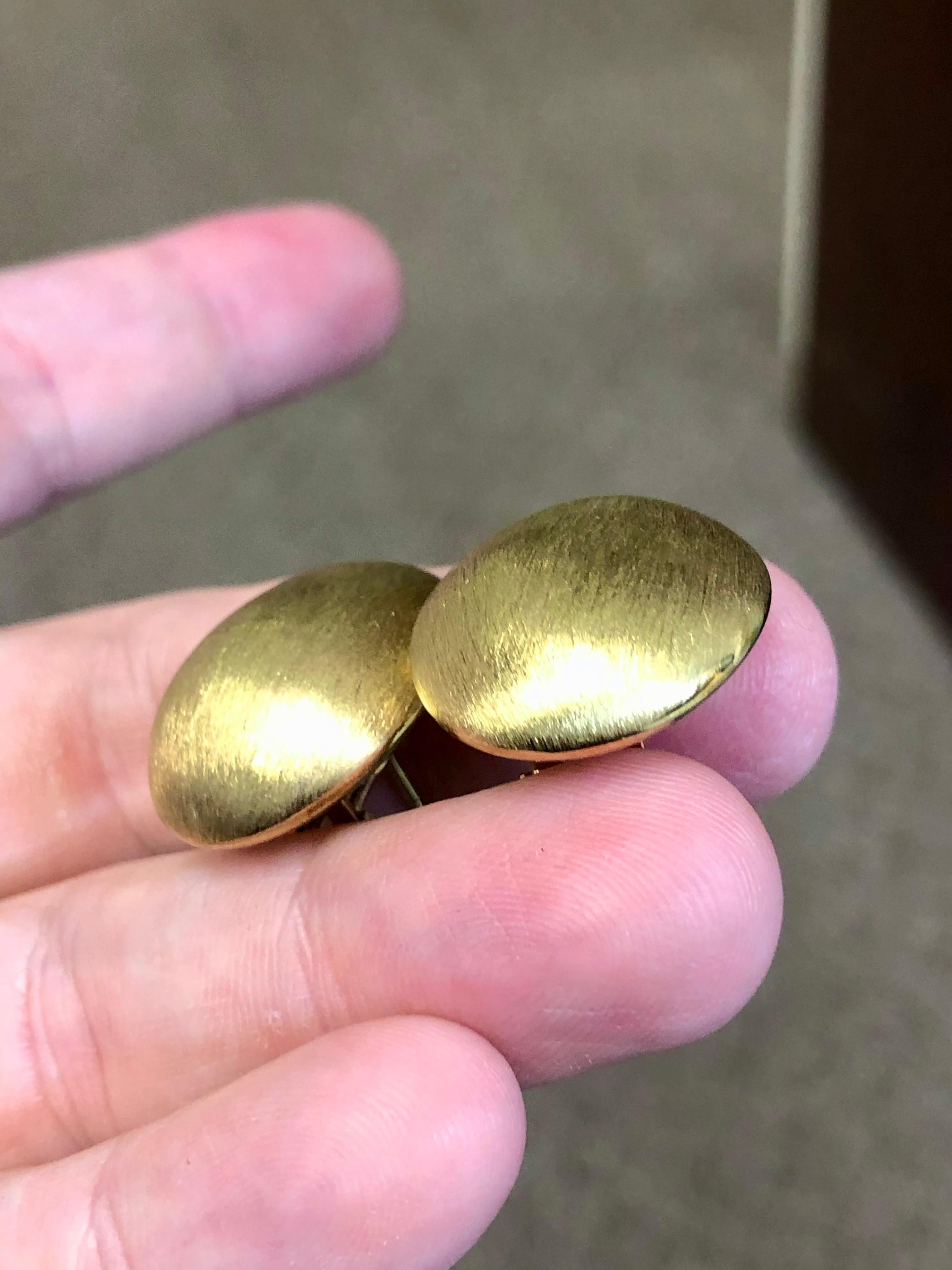 Vintage ROBERTO COIN 18K Brushed Oval Puffed Huggie Earrings Omega Backs For Sale 2